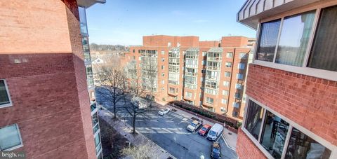 Photo of 1001 N Vermont Street #811, ARLINGTON, VA 22201 (MLS # VAAR2072406)