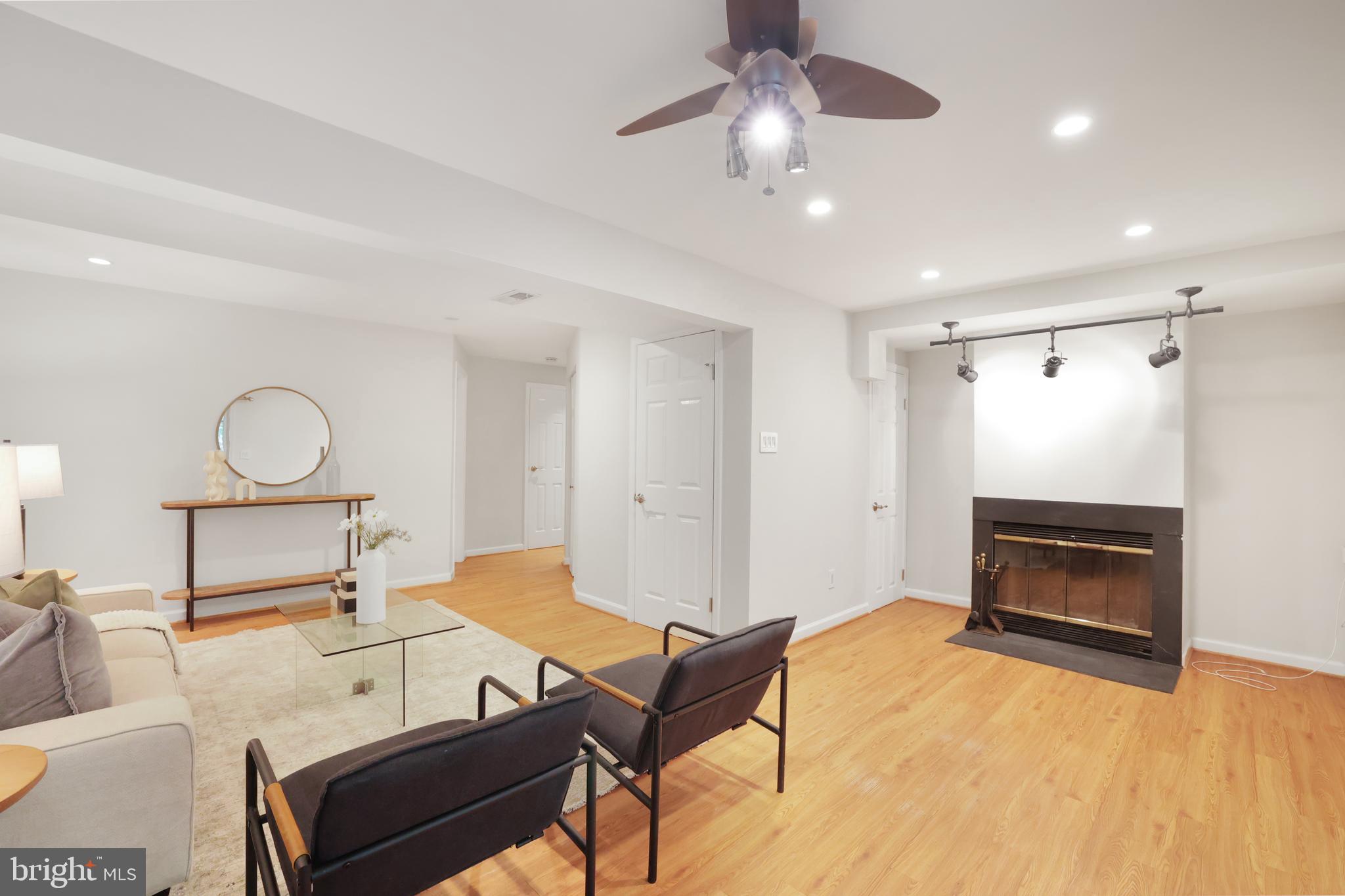 SENECA PARK - Residential