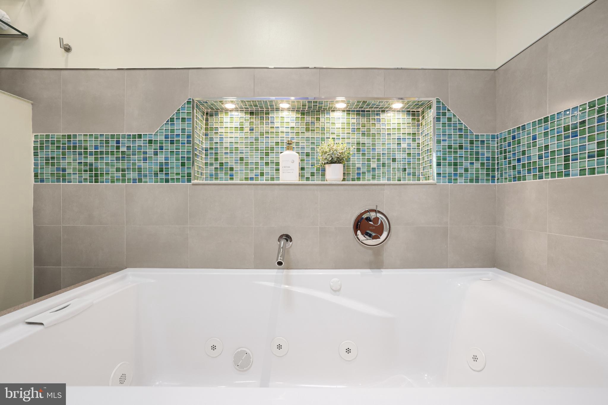 SENECA PARK - Residential