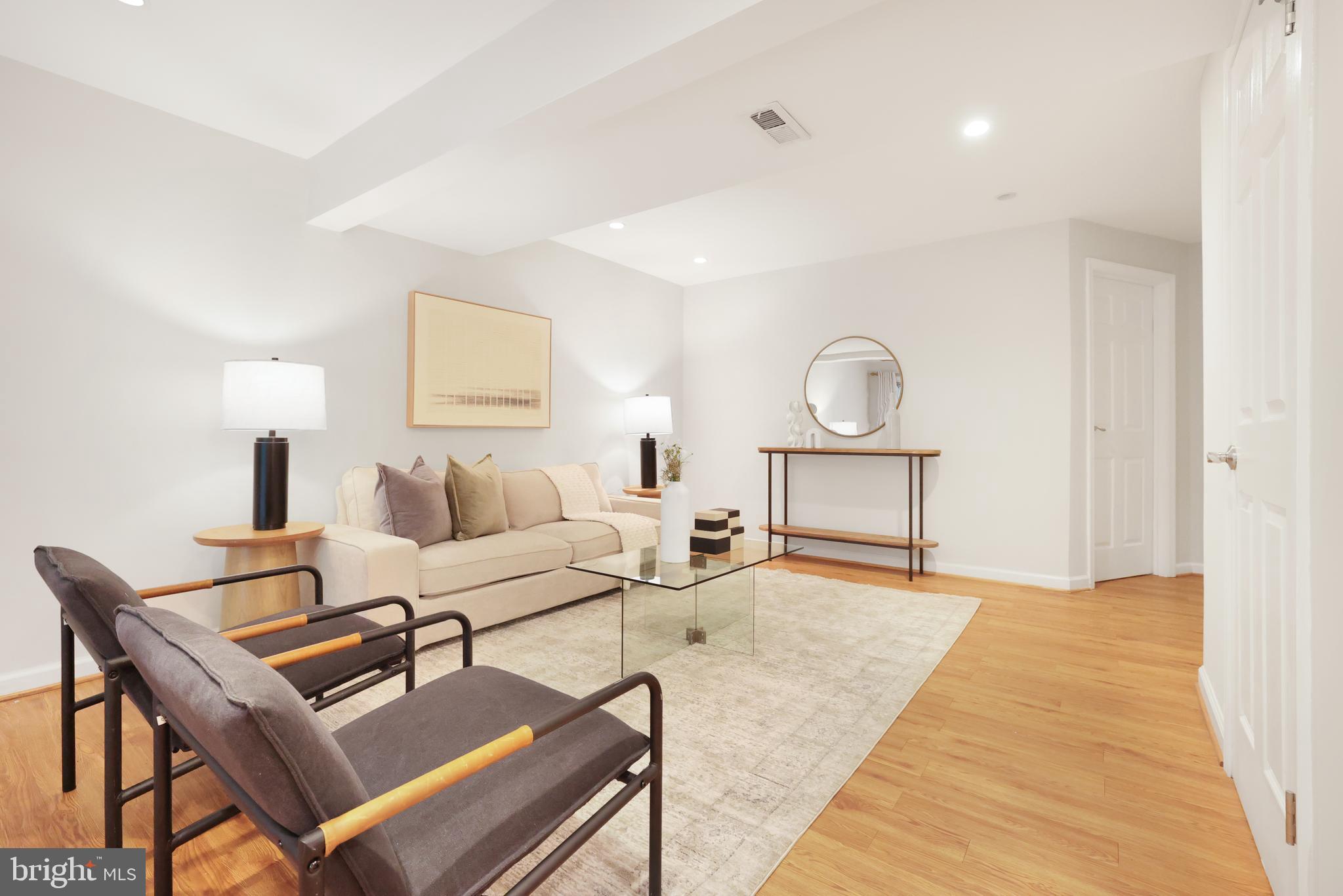 SENECA PARK - Residential