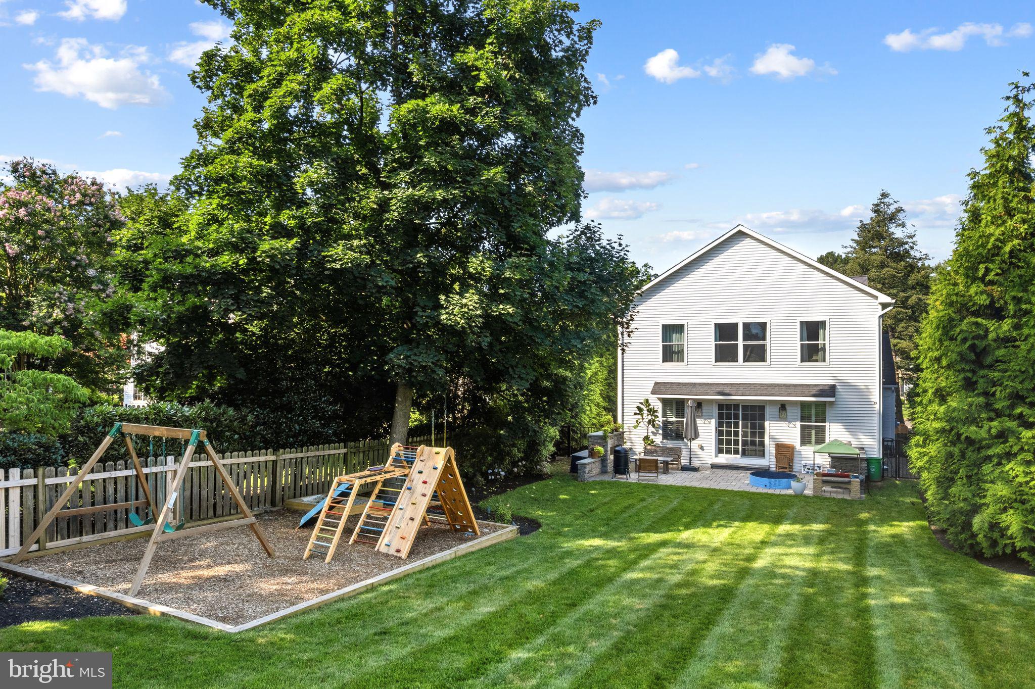 109 LANSDOWNE AVENUE