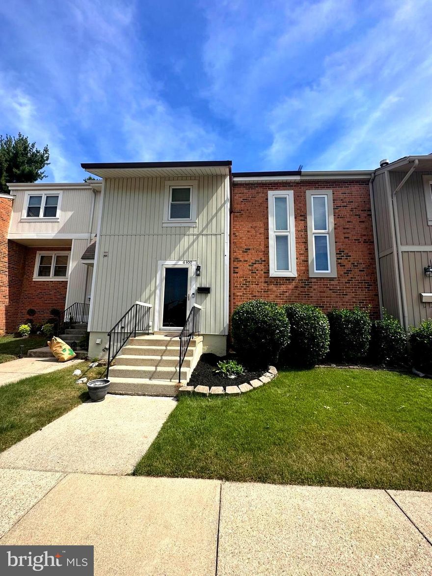 nice well maintained townhome for rent*she features 2Br/2.5 Ba* the 3rd room was converted  to one big custom closet*stainless steel appliances*granite countertops*laminate flooring*island in the kitchen*step down living room*sep dining area*two beautifully renovated full baths with ceramic tile*fenced in yard with stone patio*unfinished basement w/lots of storage space/washer/dryer*tenant pays electric and water*small pets allowed under 25lbs/$50 pet rent per month per pet max two*applications are done online through Rentspree and are $39.99 per person 18 and older*we only process one application at a time*first come first serve*minimum transunion credit score of 640 required*qualifying income is $79k*must have good rental history*agents check the documents section for more information on qualifications*agents simply show the property, check in with L/A, if no one is being processed, send your clients email address and a link will be sent to them*note: all applicants must view the property before they apply*occupancy can be as soon as 7 days but no later than a 1/1/2026 or 1/15/2026 start date at this time*text/call L/A with any questions*