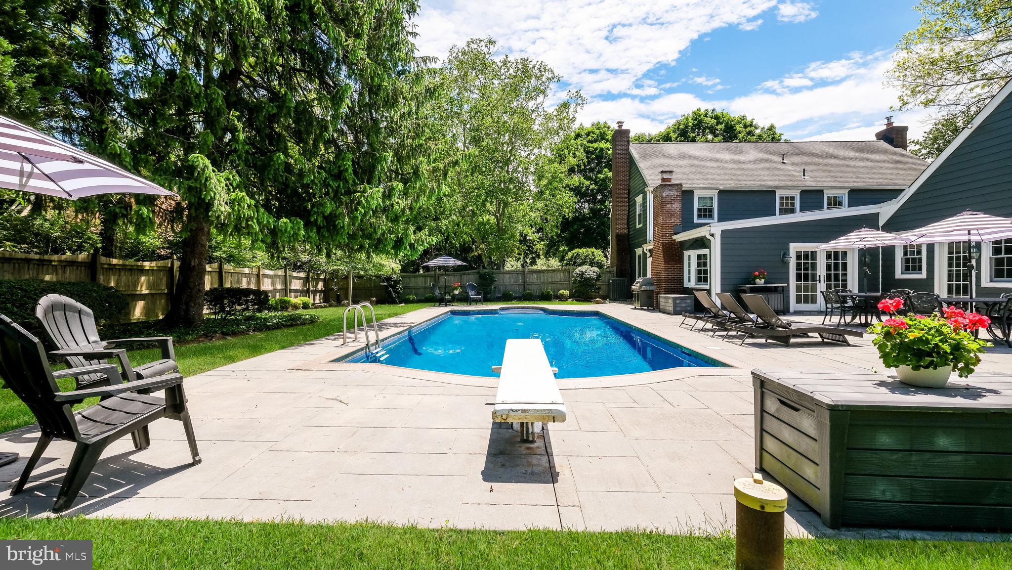 Property Search 10 FAIRFIELD LANE