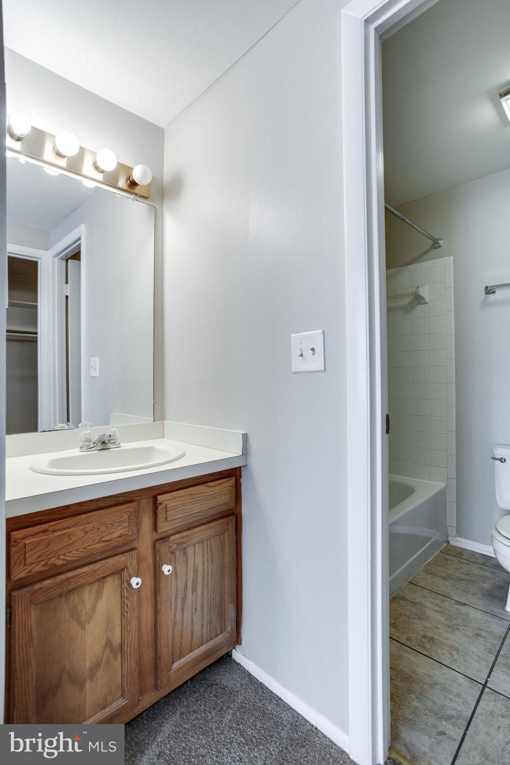 FARMINGDALE - Residential