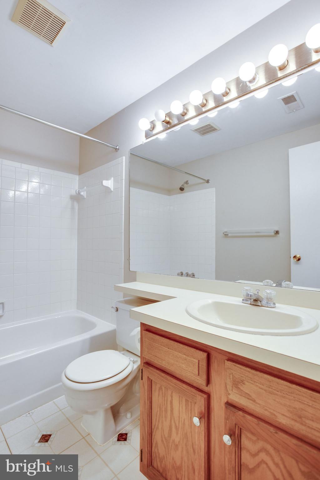 FARMINGDALE - Residential