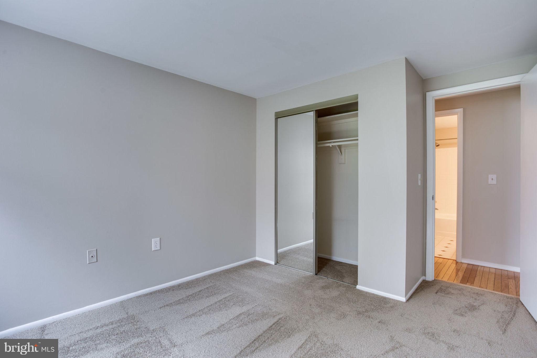 FARMINGDALE - Residential