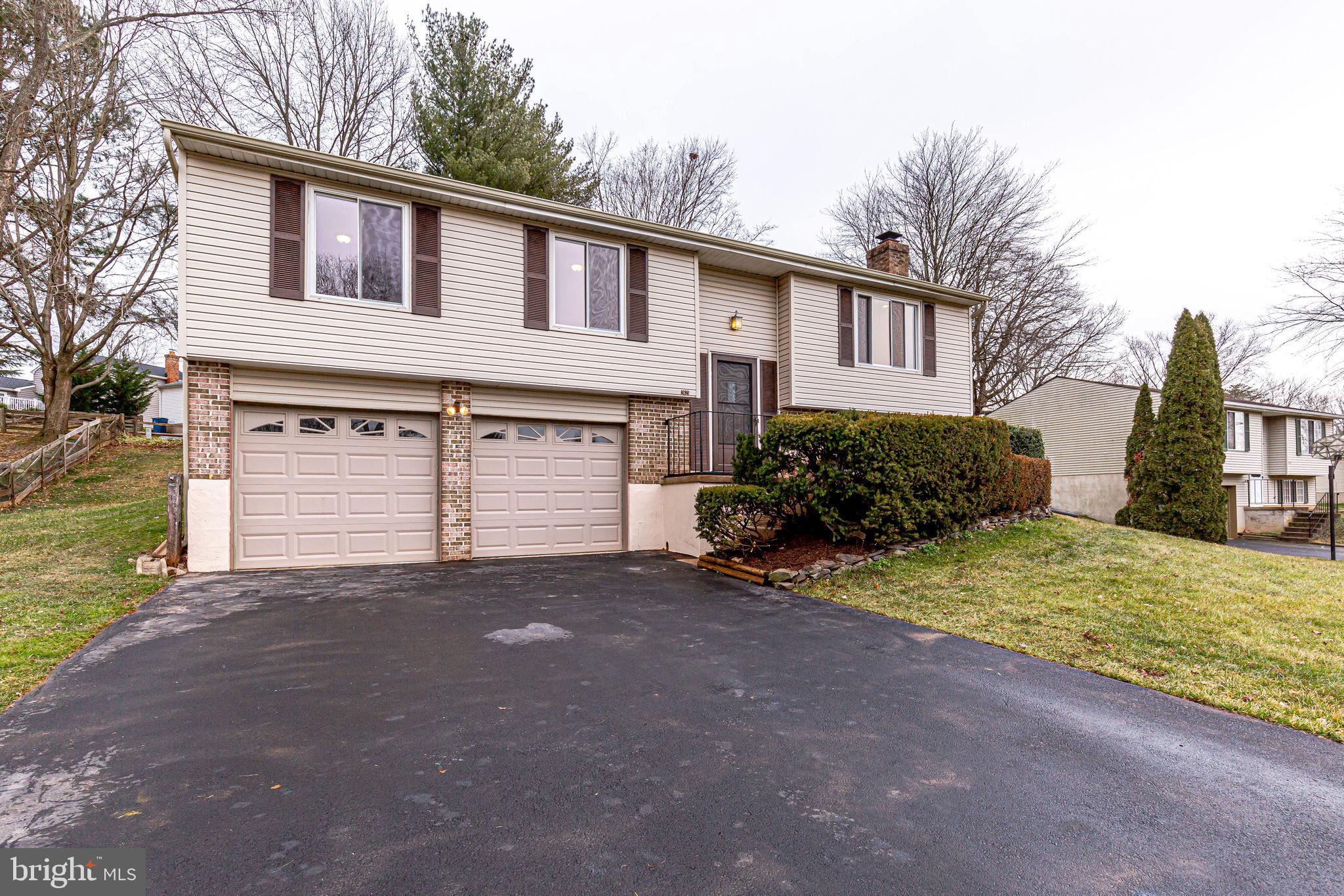 FOX MILL ESTATES - Residential