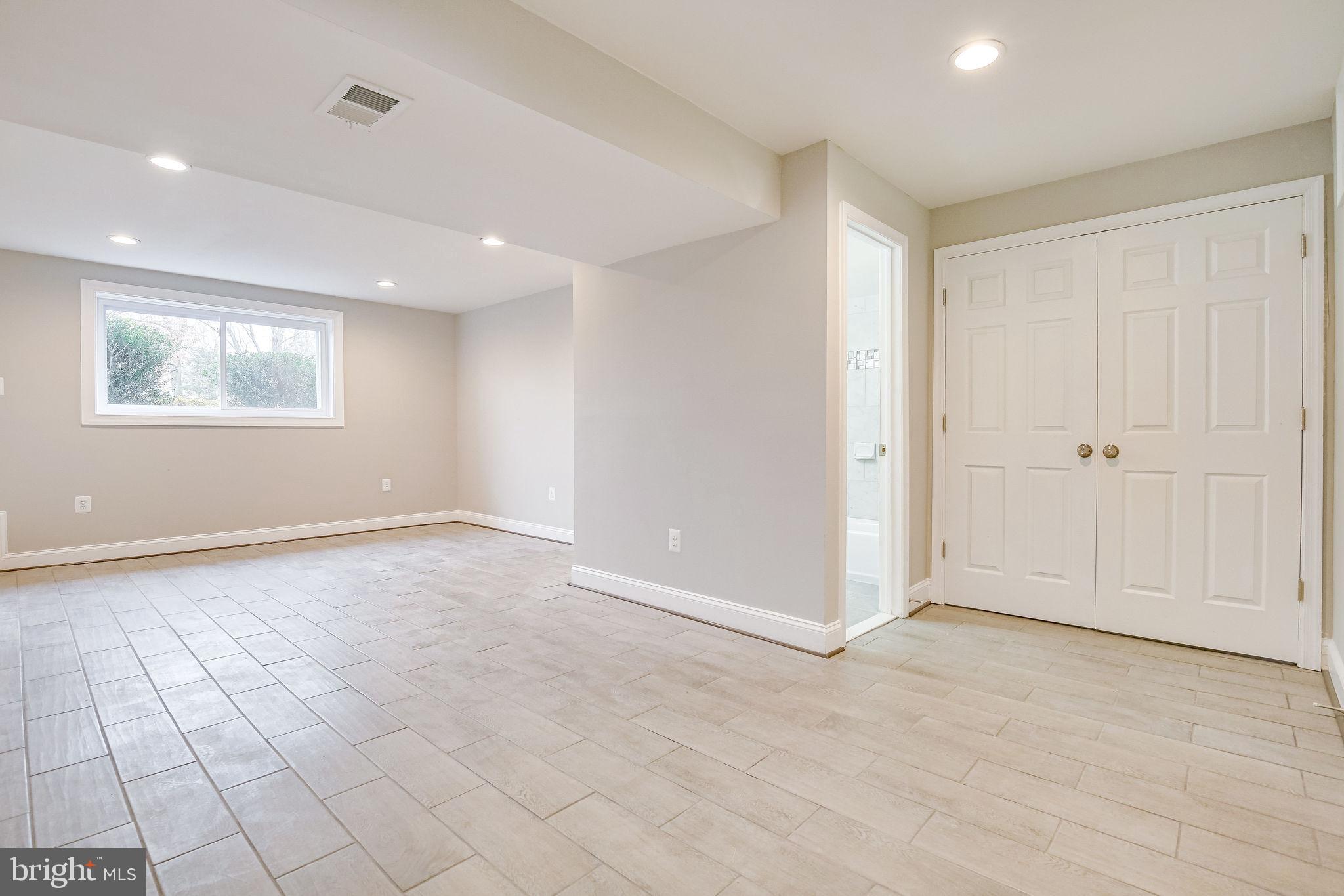 FOX MILL ESTATES - Residential