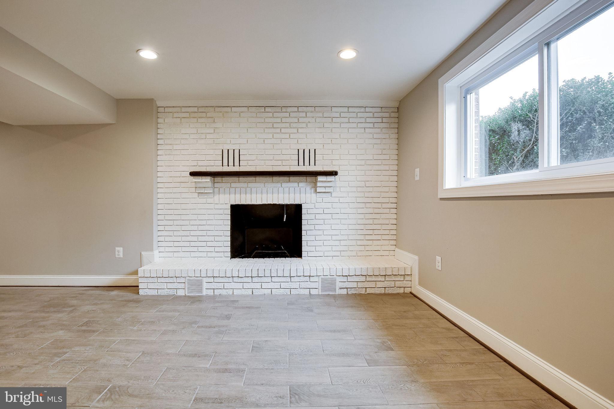 FOX MILL ESTATES - Residential