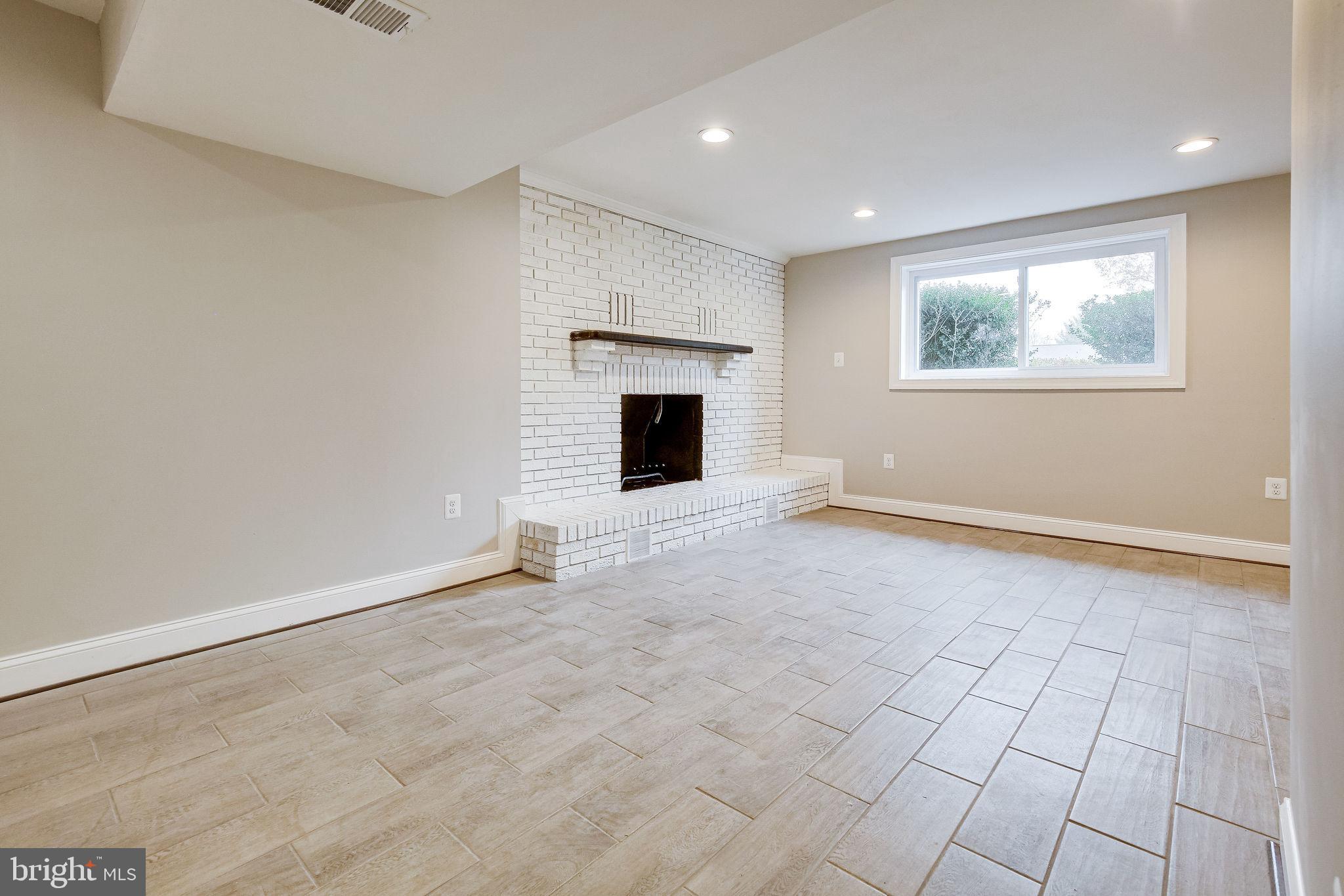 FOX MILL ESTATES - Residential