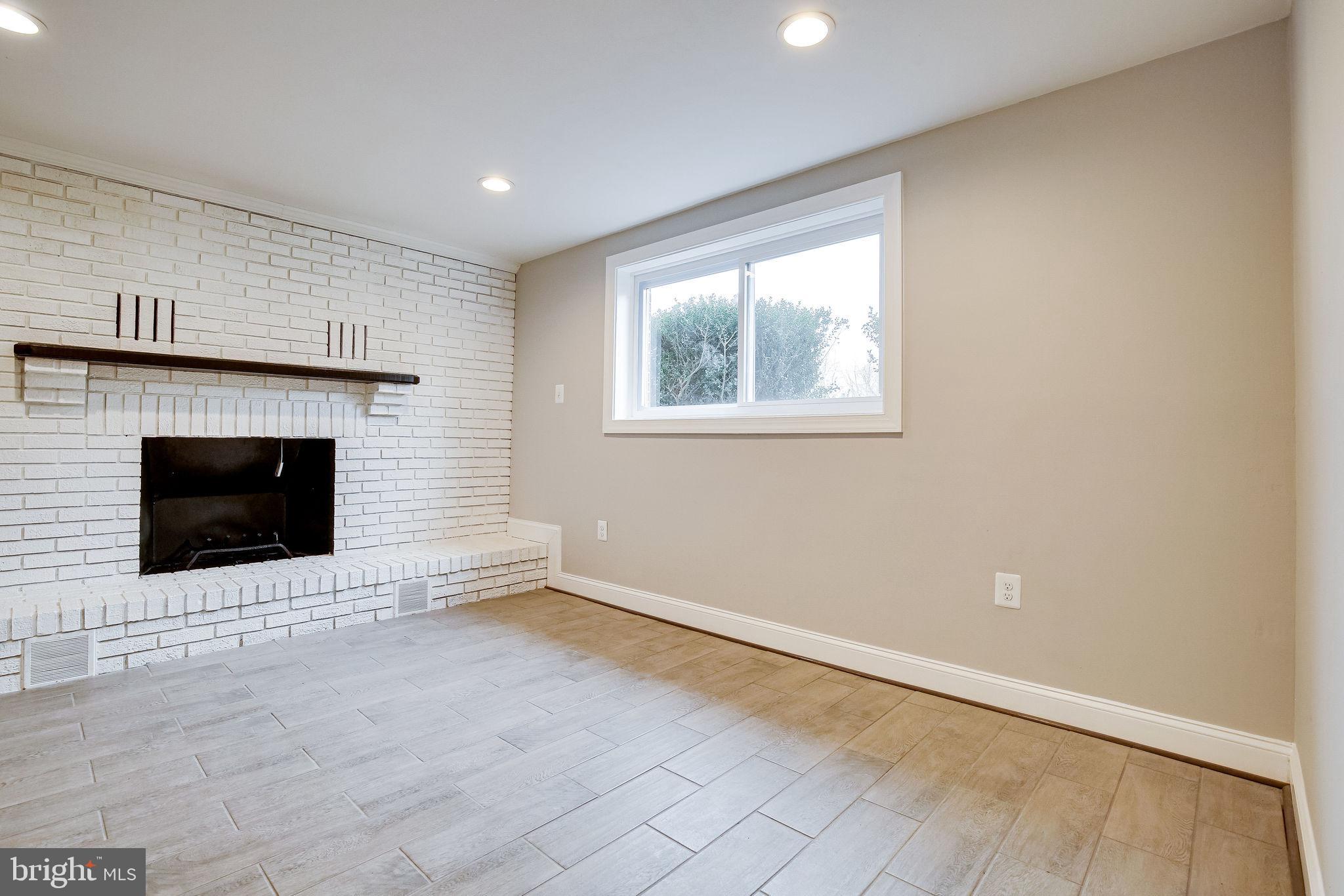 FOX MILL ESTATES - Residential