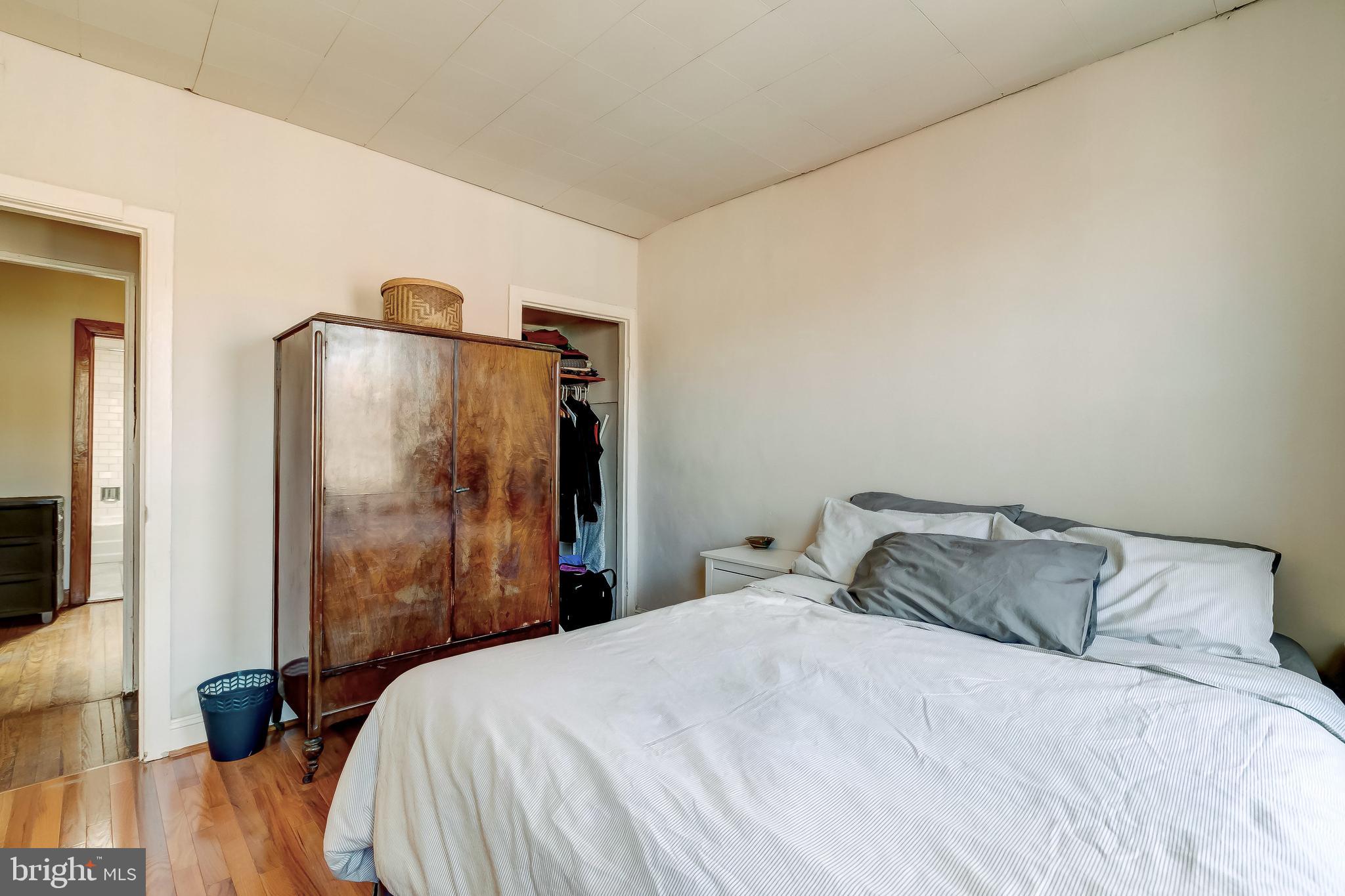 LOCUST POINT - Residential