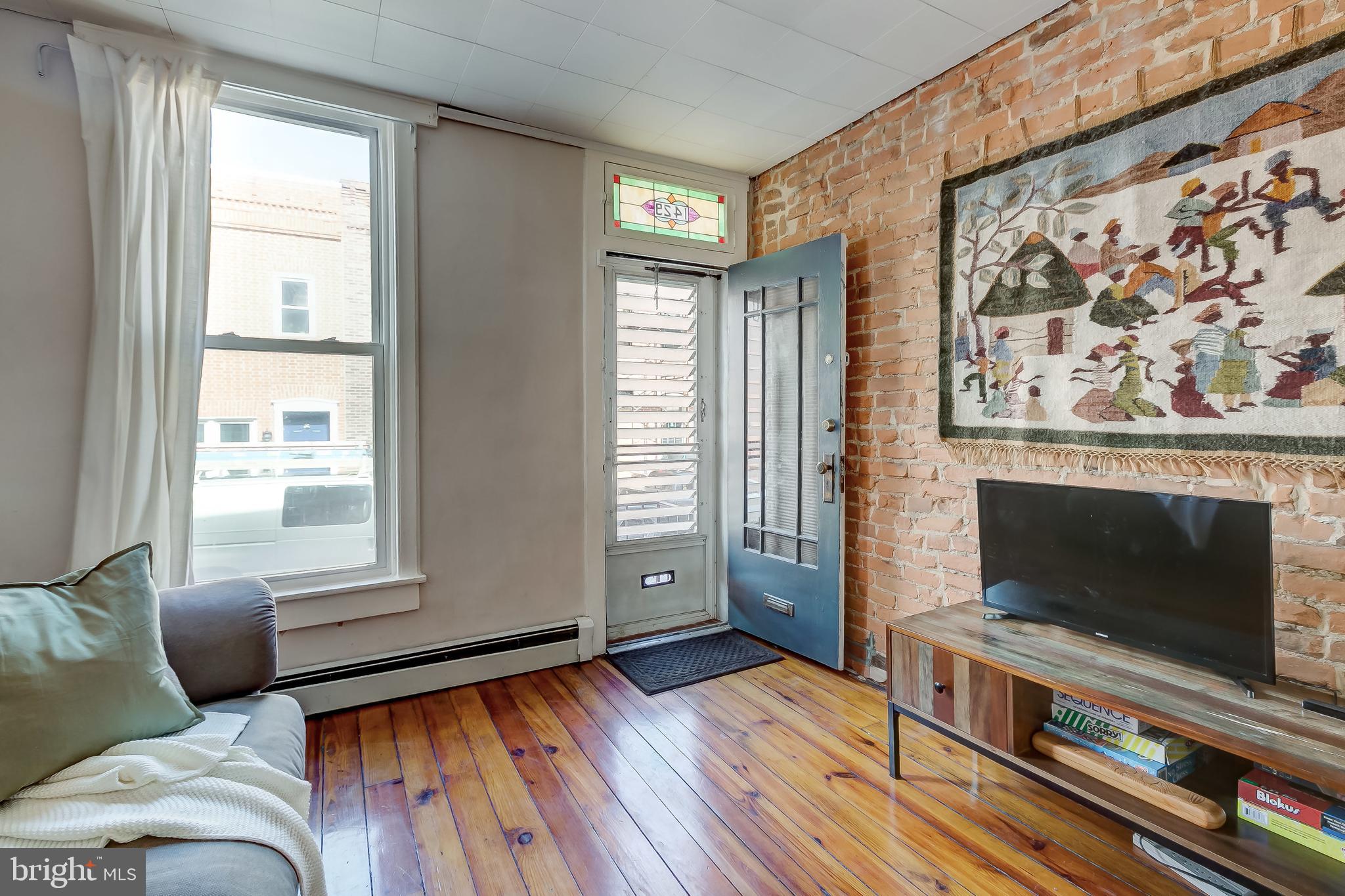 LOCUST POINT - Residential