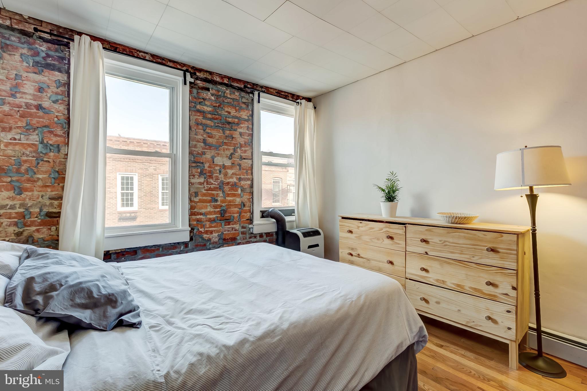 LOCUST POINT - Residential