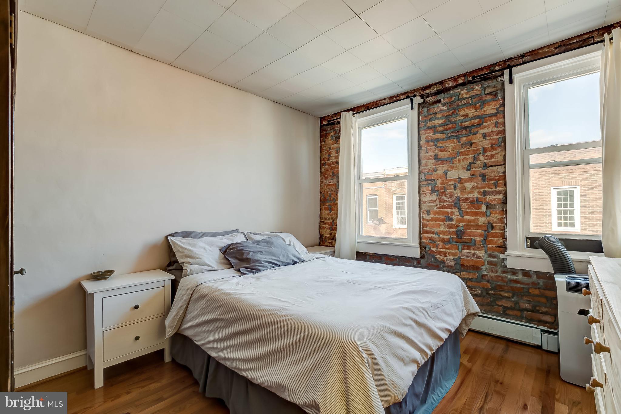 LOCUST POINT - Residential