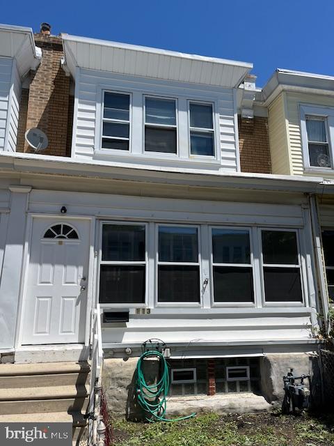 Nice 3 bedroom home close to transportation. Hardwood floors through out with modern kitchen and bathroom! Rear screened porch overlooking rear yard.