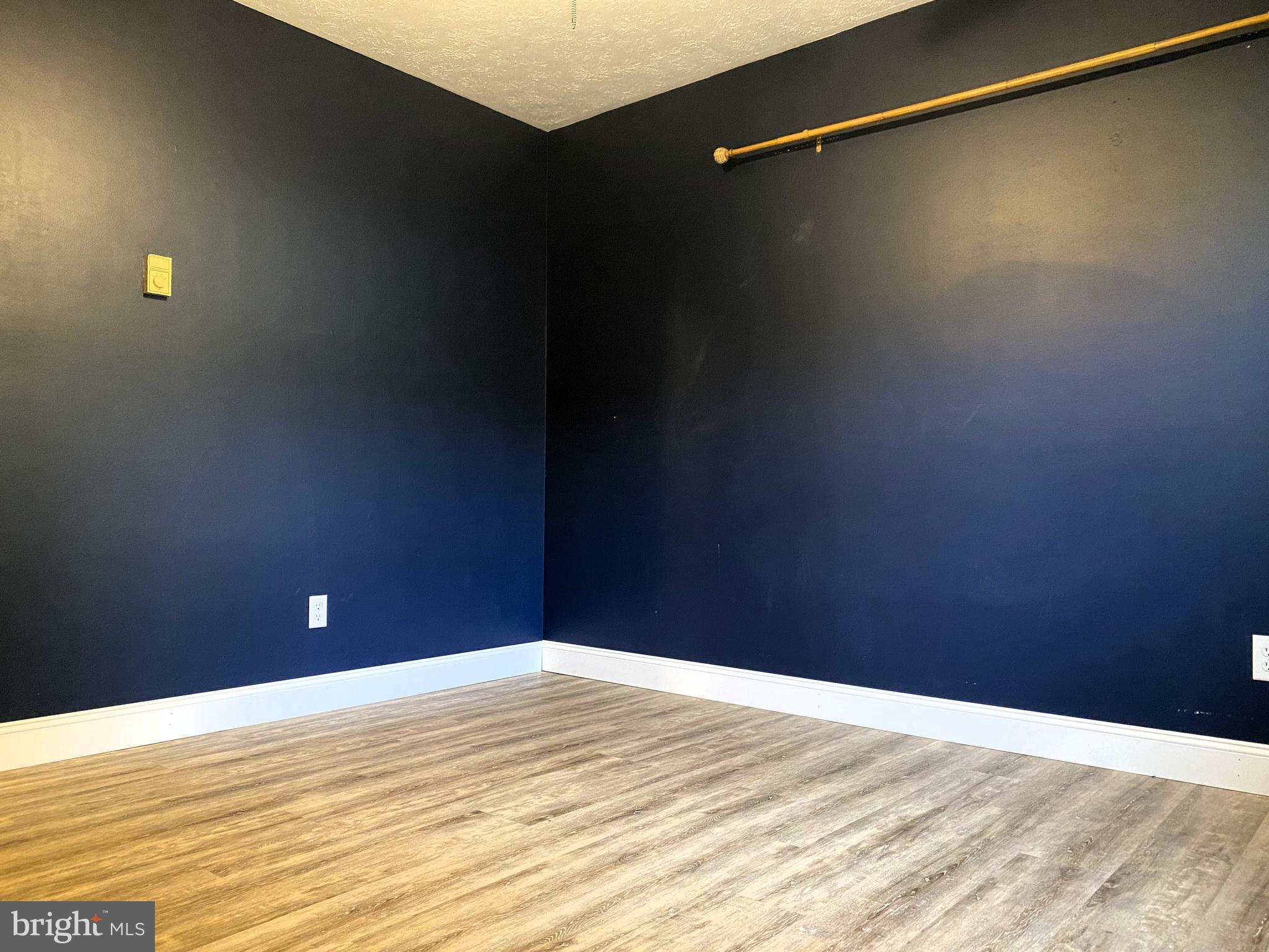 CRESAPTOWN - Residential