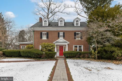 Photo of 305 E Hamilton Avenue, STATE COLLEGE, PA 16801 (MLS # PACE2517240)