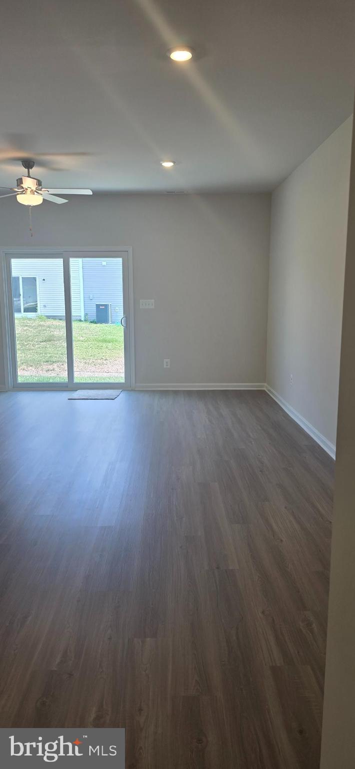 HOMEPLACE AT RIVERSIDE - Residential Lease