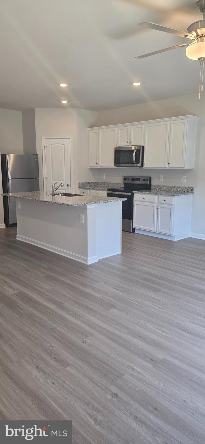 HOMEPLACE AT RIVERSIDE - Residential Lease