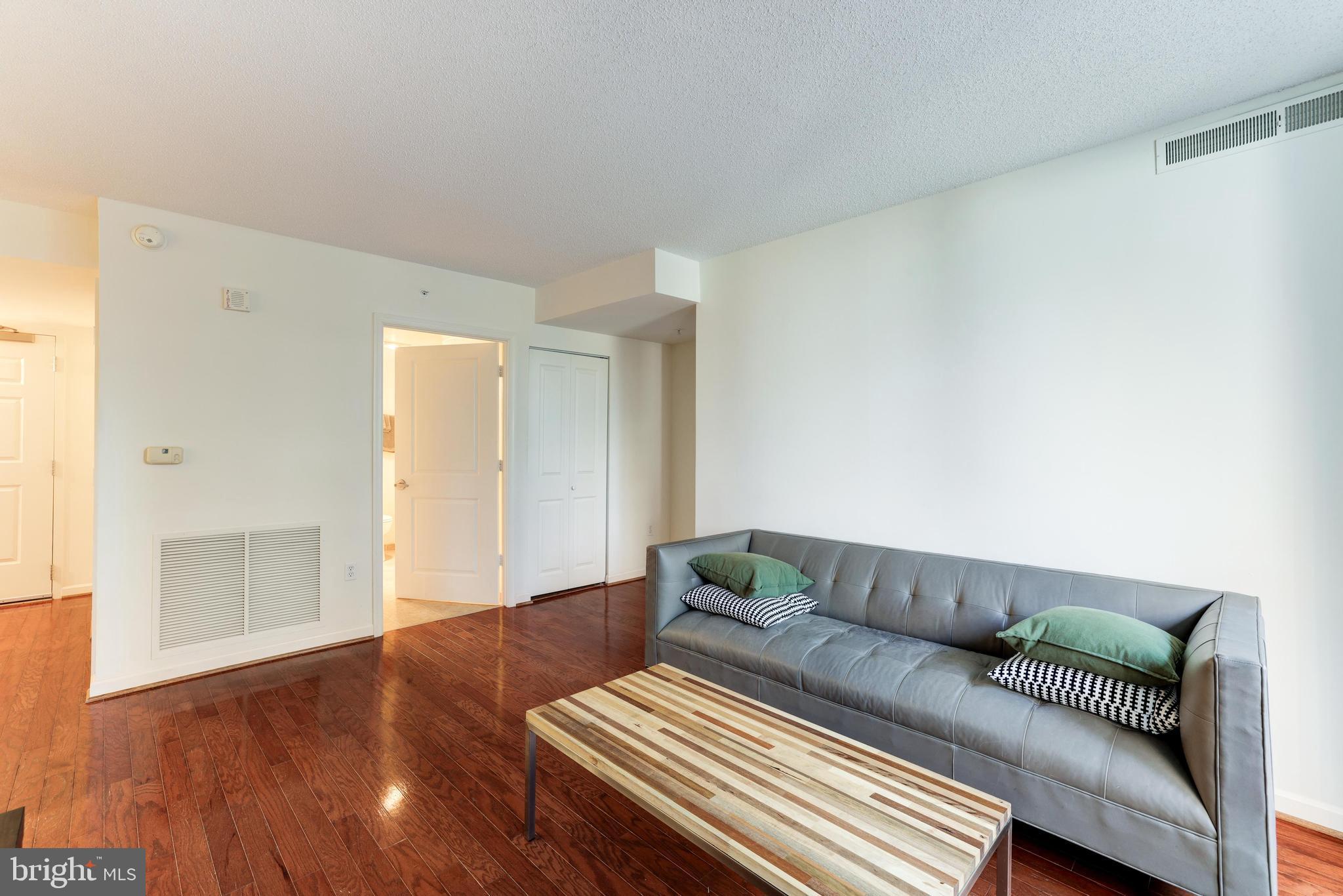 BALLSTON 880 - Residential