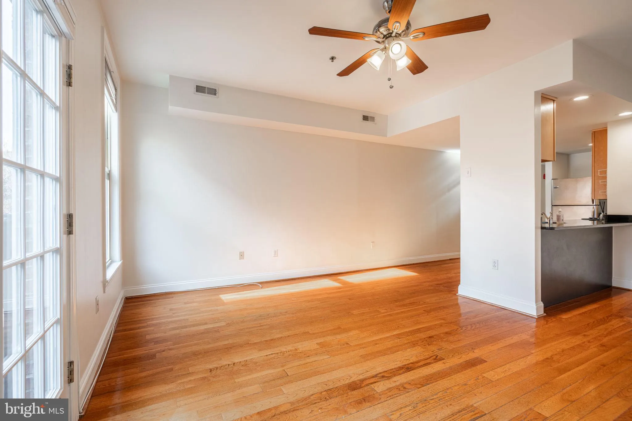 Philadelphia, Pennsylvania 19106, United States, 2 Bedrooms Bedrooms, ,2 BathroomsBathrooms,Residential,Active,25253