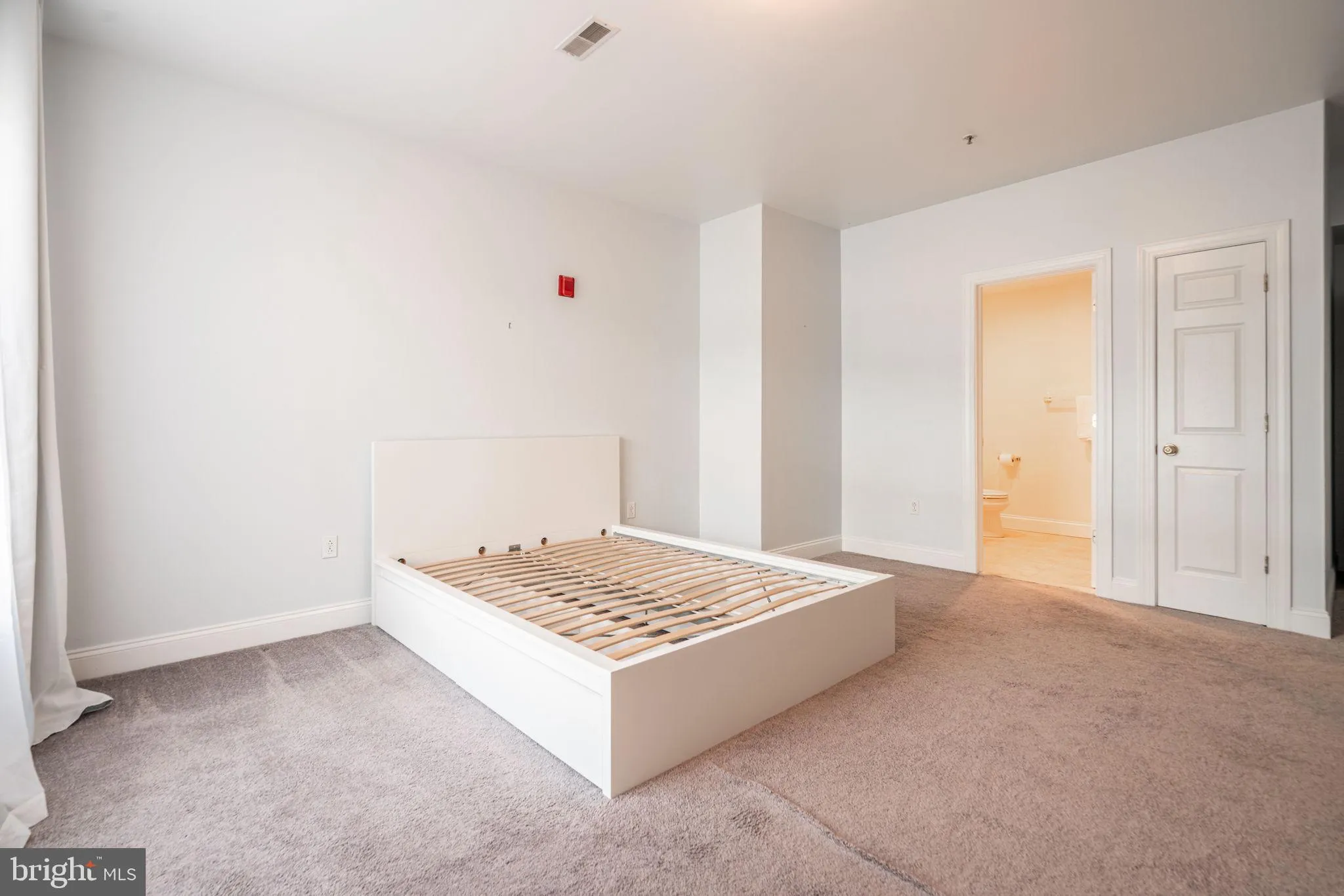 Philadelphia, Pennsylvania 19106, United States, 2 Bedrooms Bedrooms, ,2 BathroomsBathrooms,Residential,Active,25253