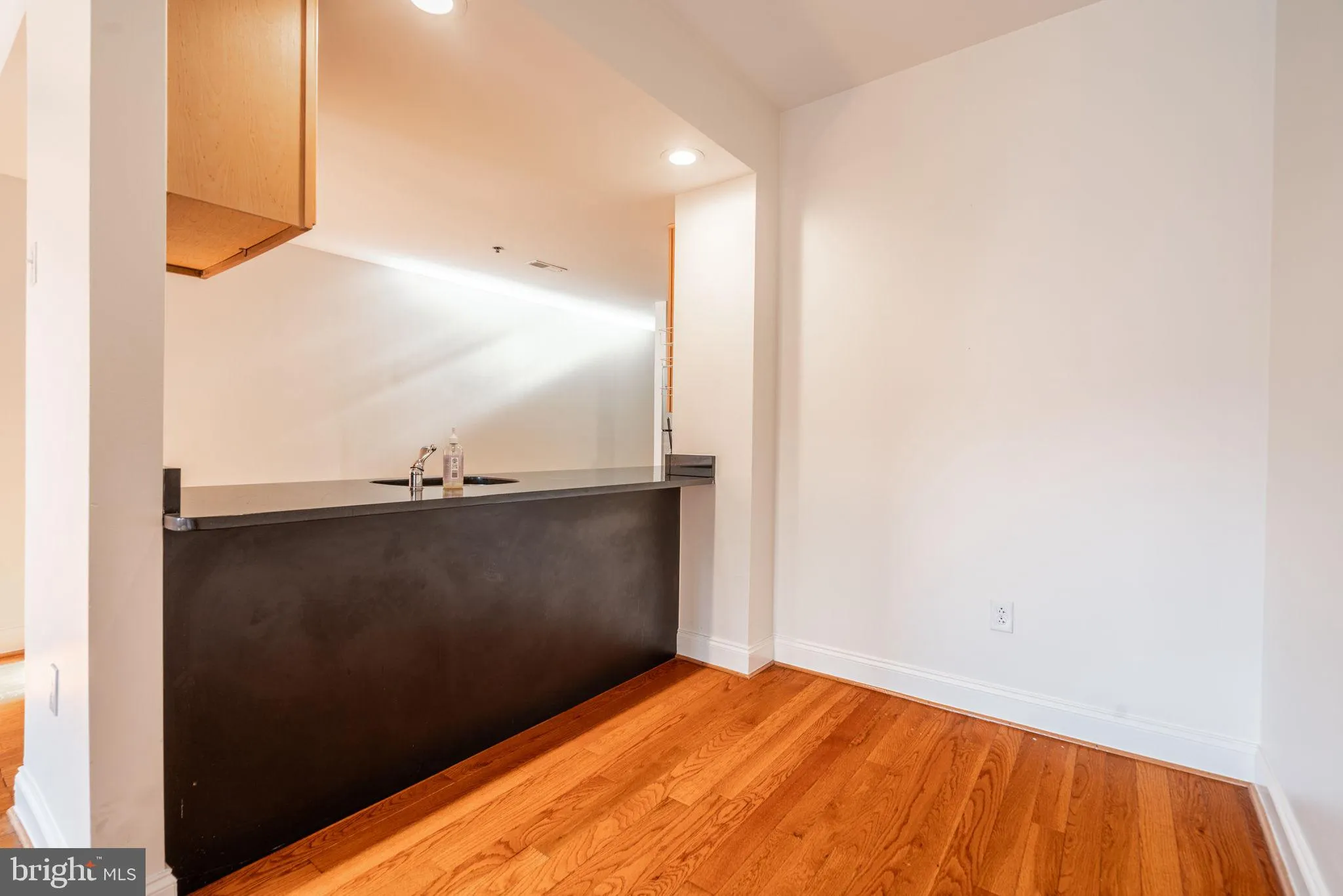 Philadelphia, Pennsylvania 19106, United States, 2 Bedrooms Bedrooms, ,2 BathroomsBathrooms,Residential,Active,25253