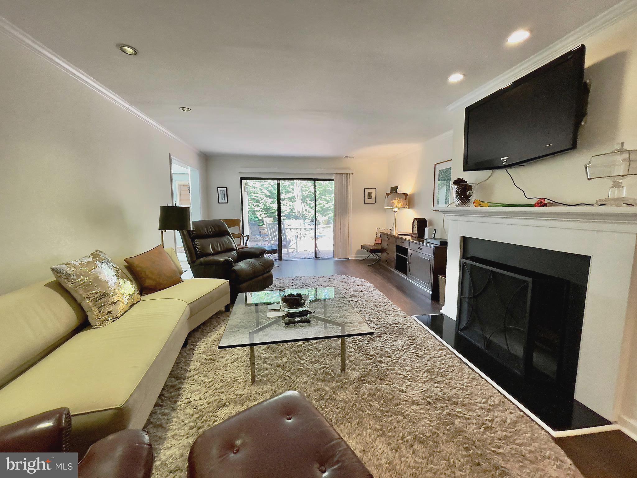 OAK KNOLL - Residential Lease