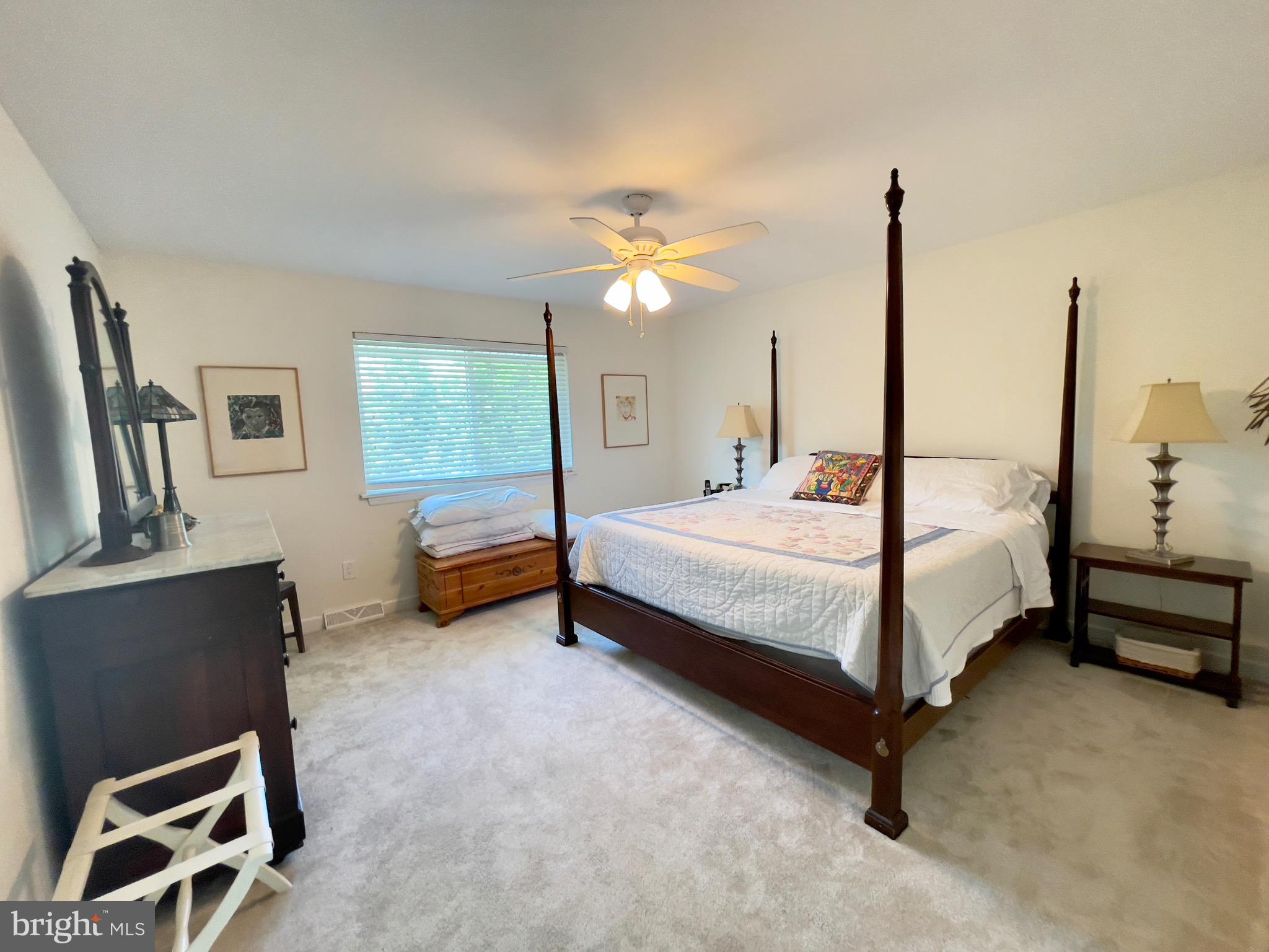 OAK KNOLL - Residential Lease