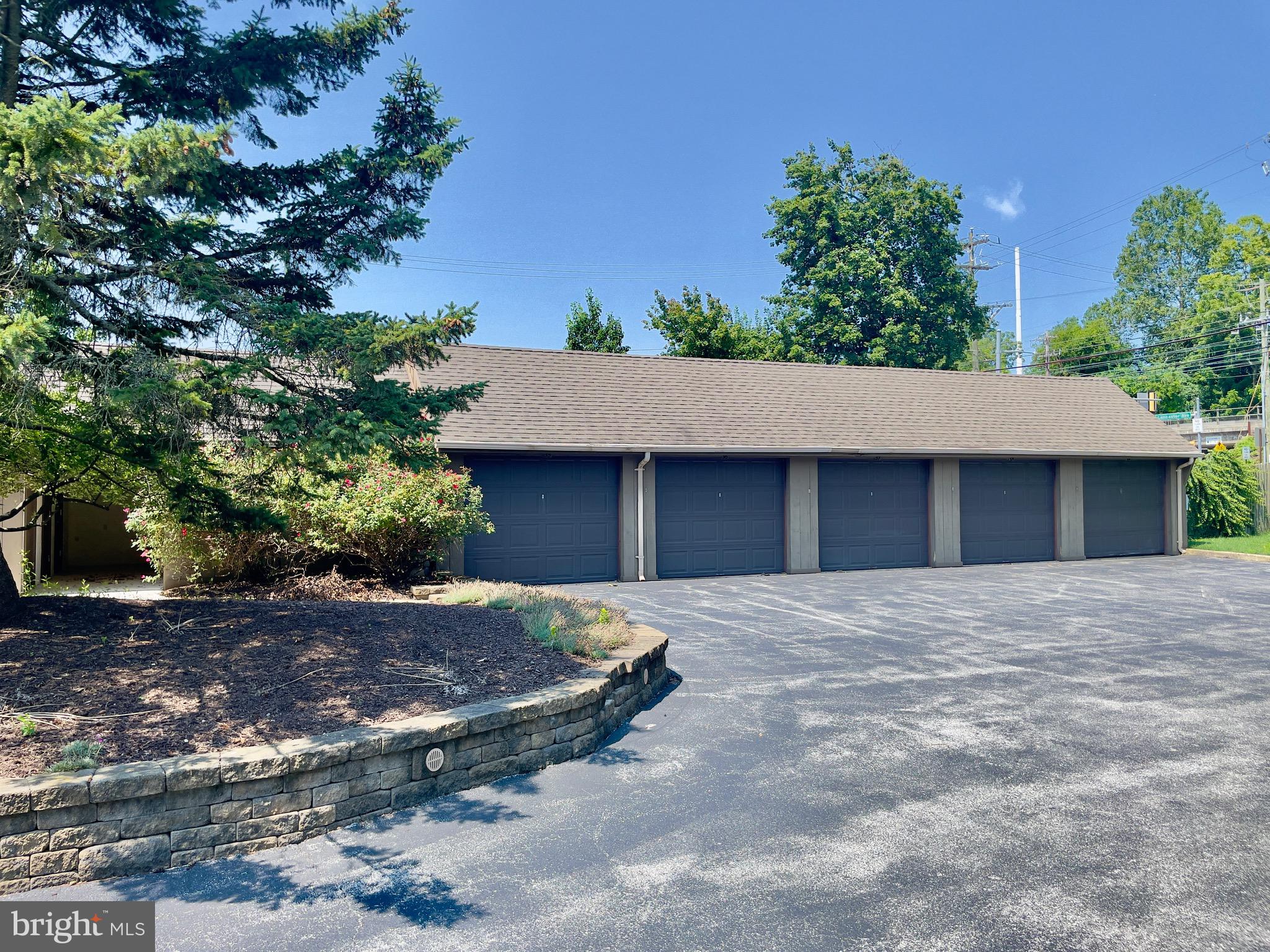 OAK KNOLL - Residential Lease