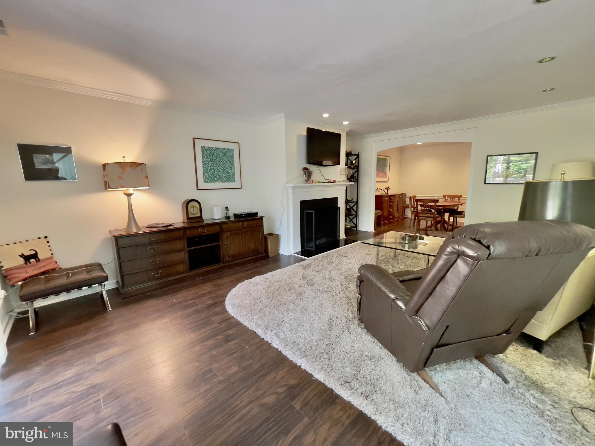OAK KNOLL - Residential Lease