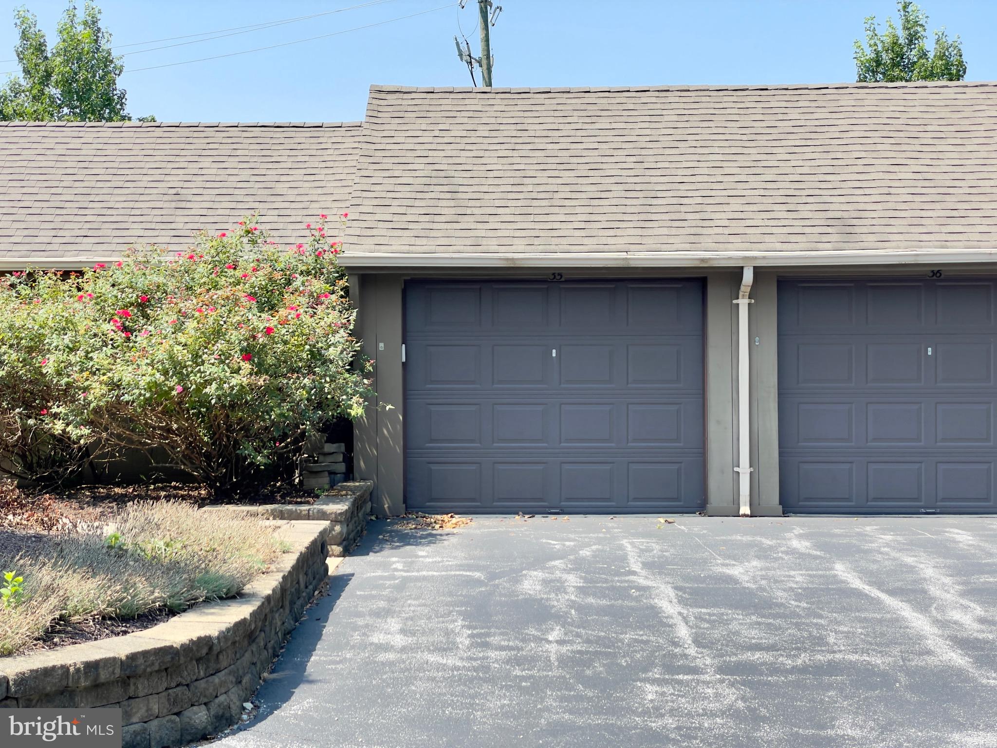 OAK KNOLL - Residential Lease