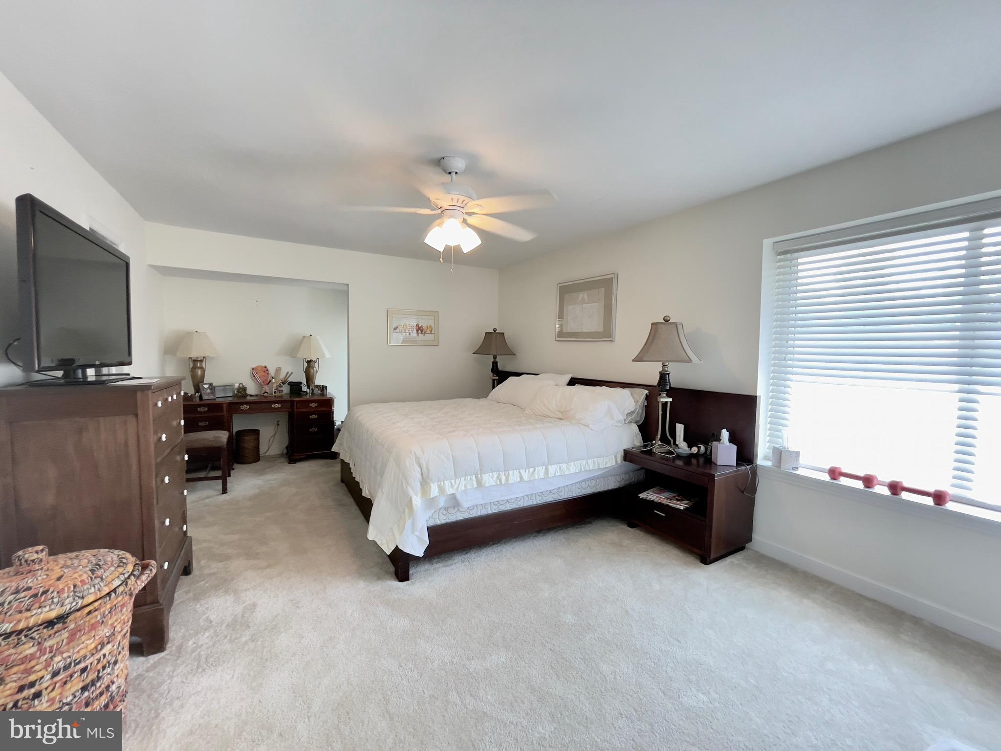 OAK KNOLL - Residential Lease