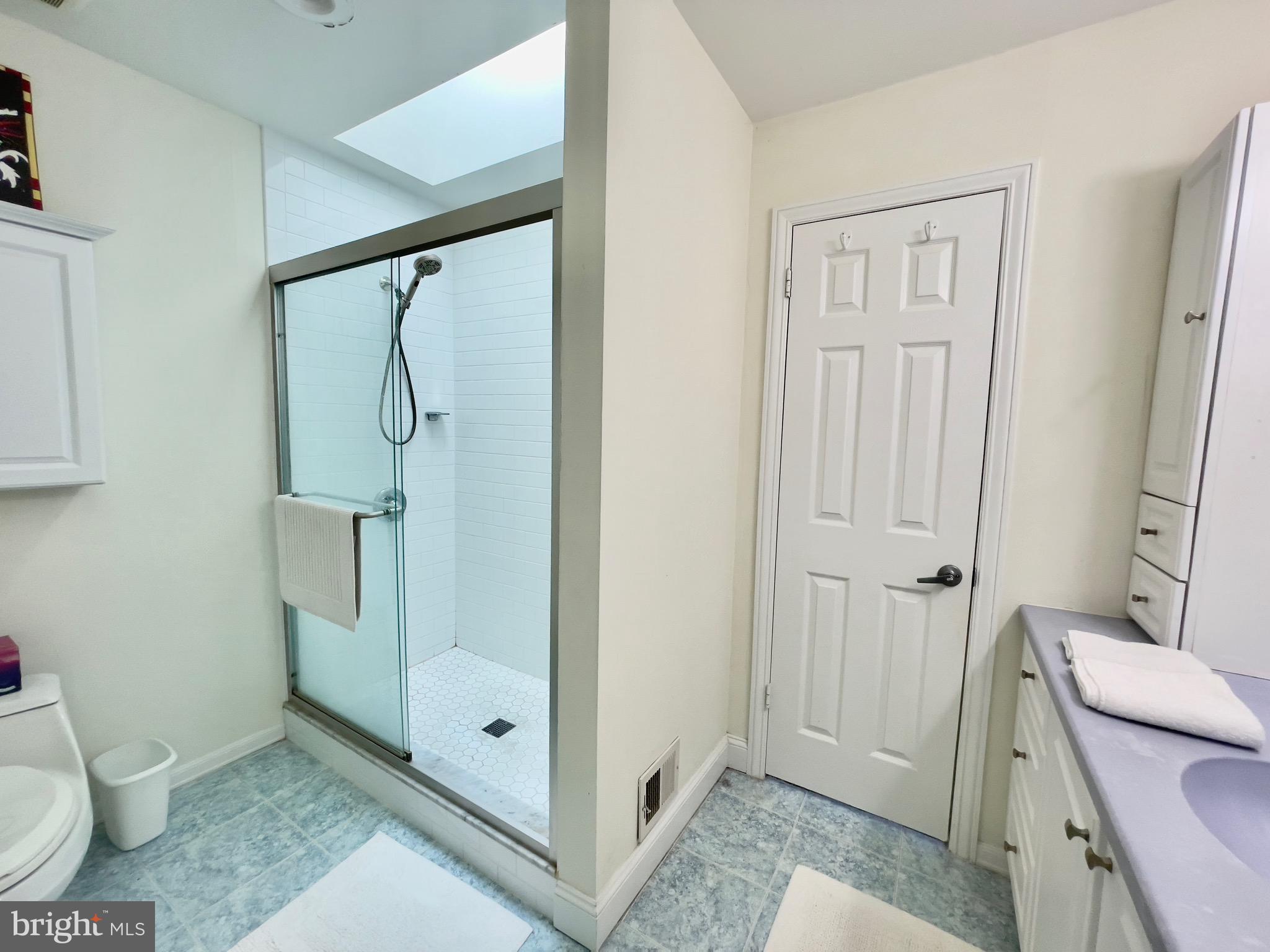 OAK KNOLL - Residential Lease