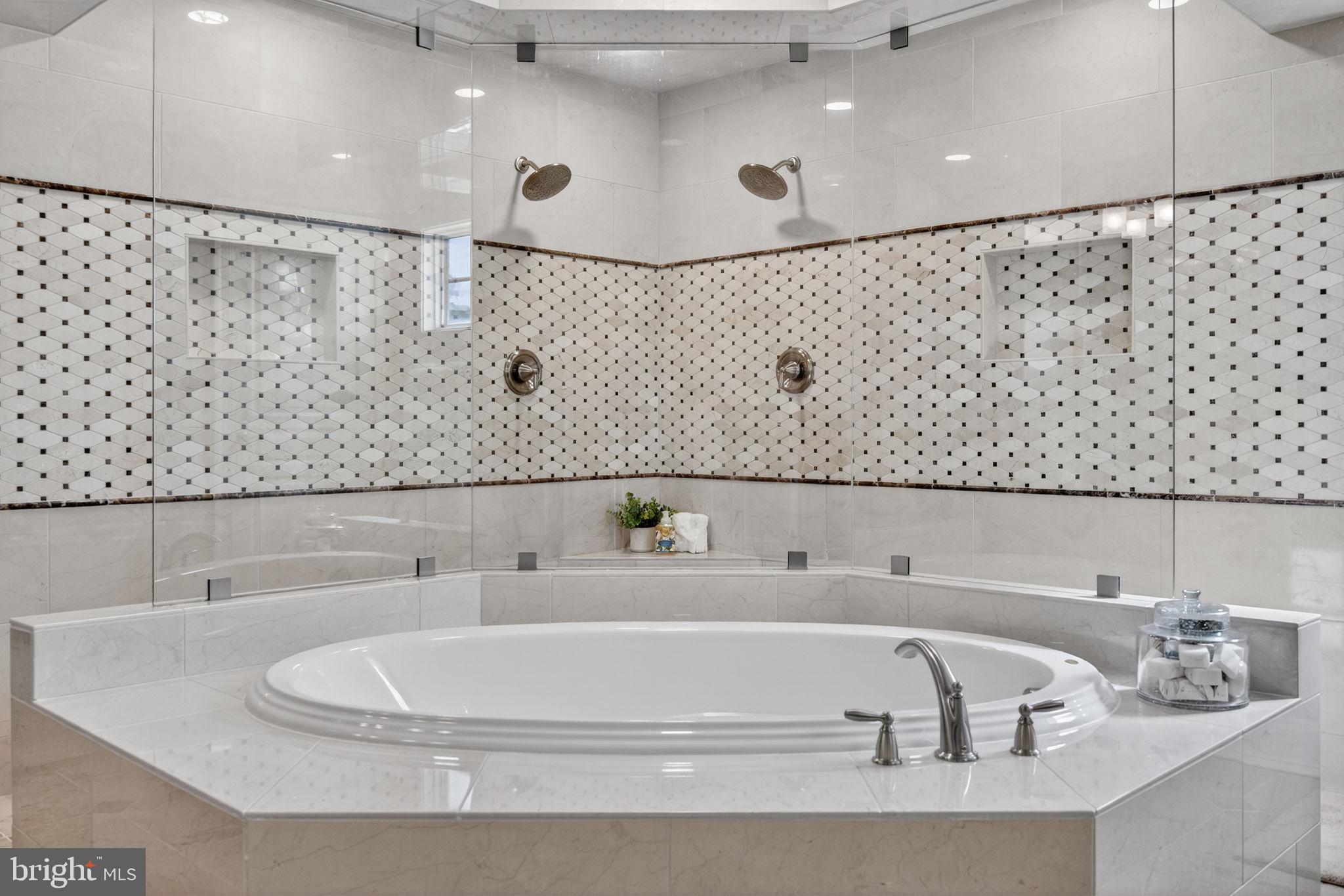 ALEXANDER LAKES - Residential