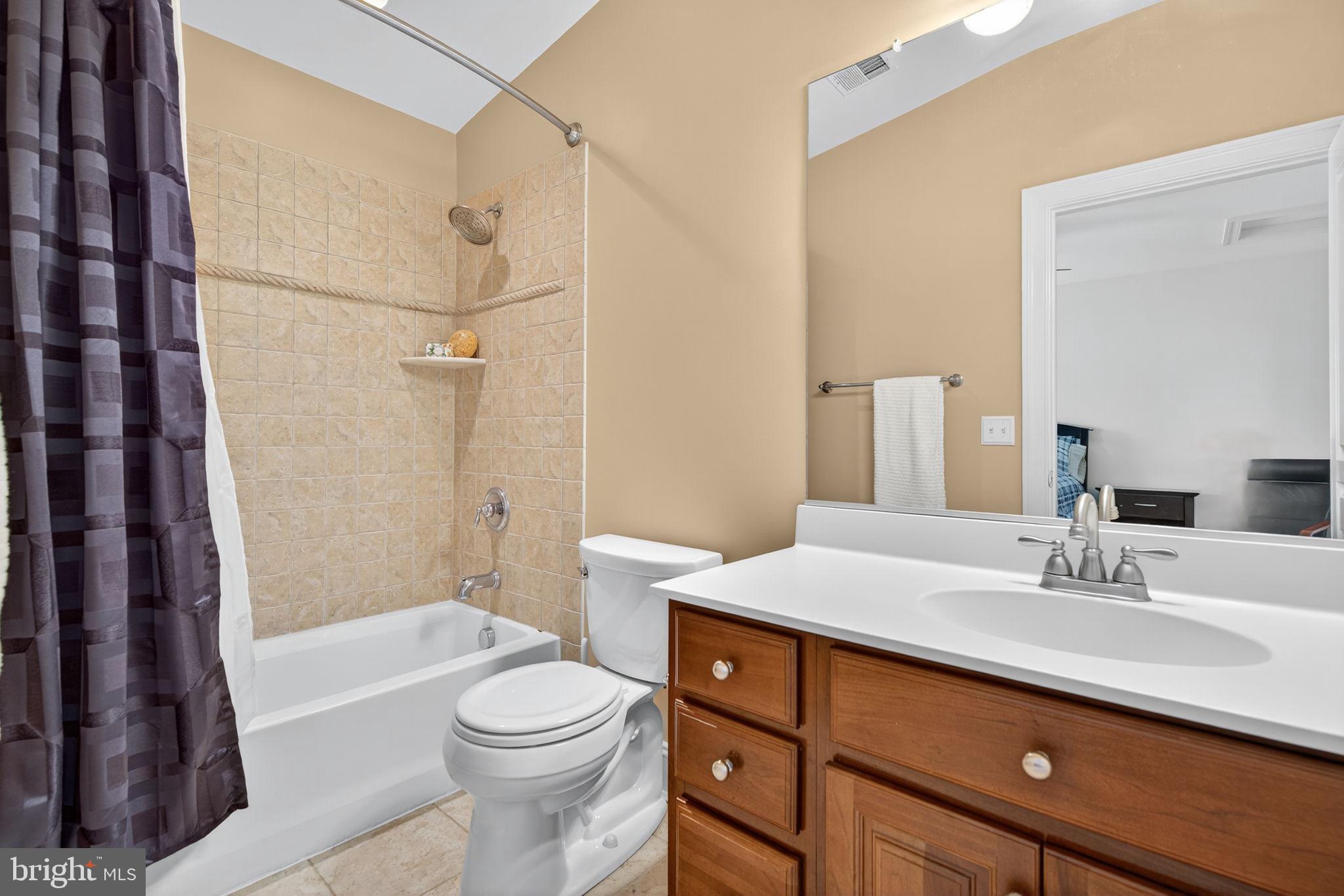 ALEXANDER LAKES - Residential