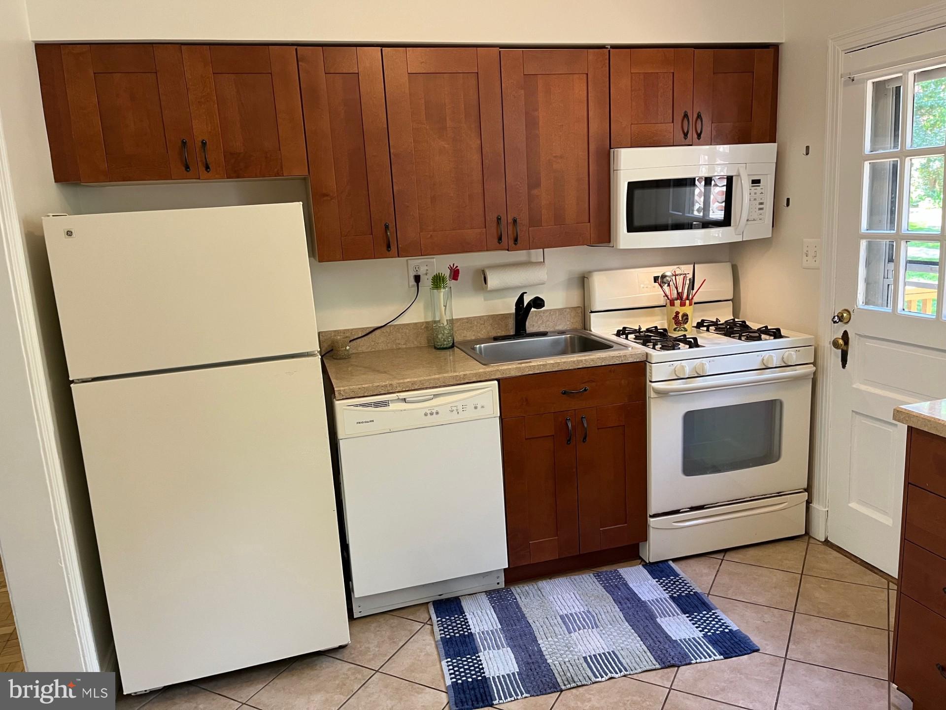 ARLINGTON VILLAGE - Residential Lease