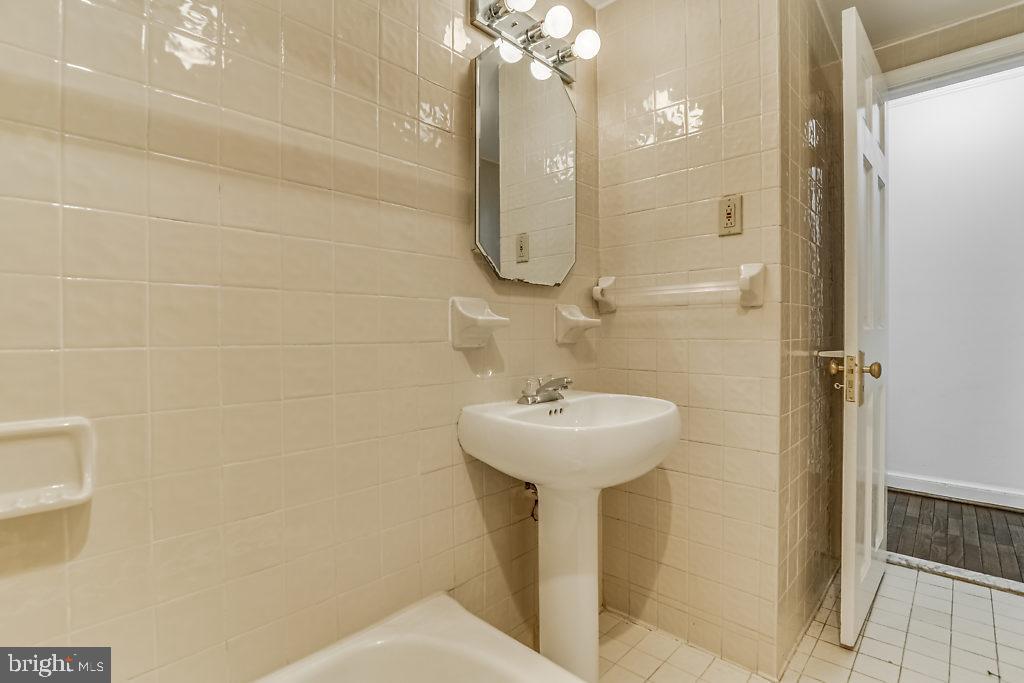 FAIRLAND - Residential Lease