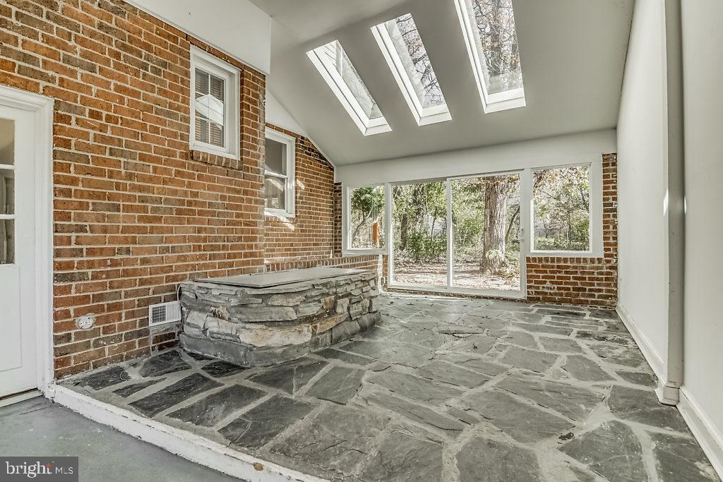 FAIRLAND - Residential Lease