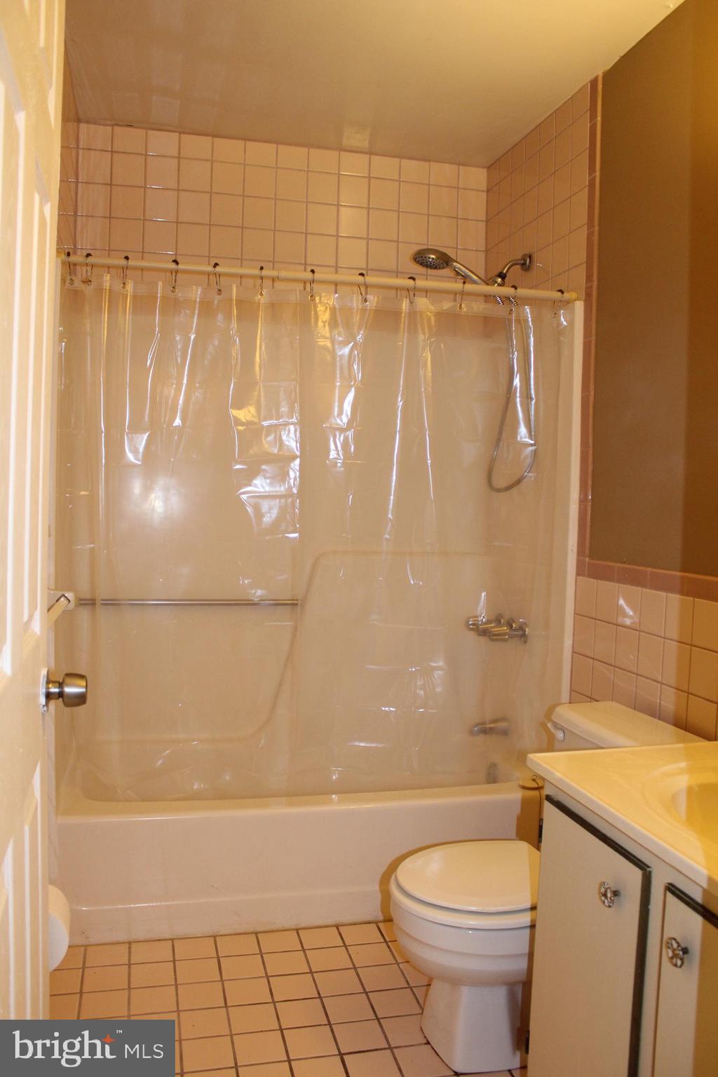 DUNSHIRE TOWNHOUSES - Residential