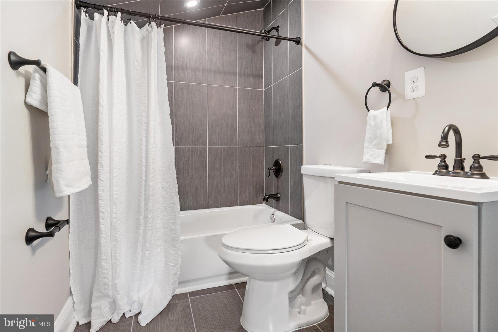 GARWYN OAKS - Residential