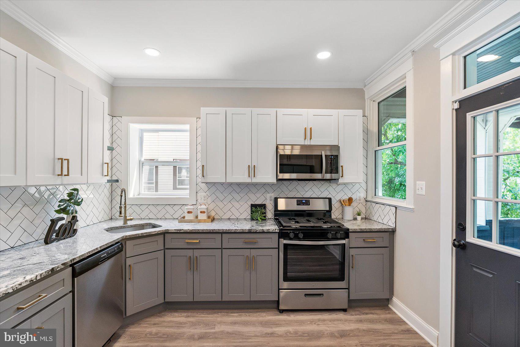 GARWYN OAKS - Residential