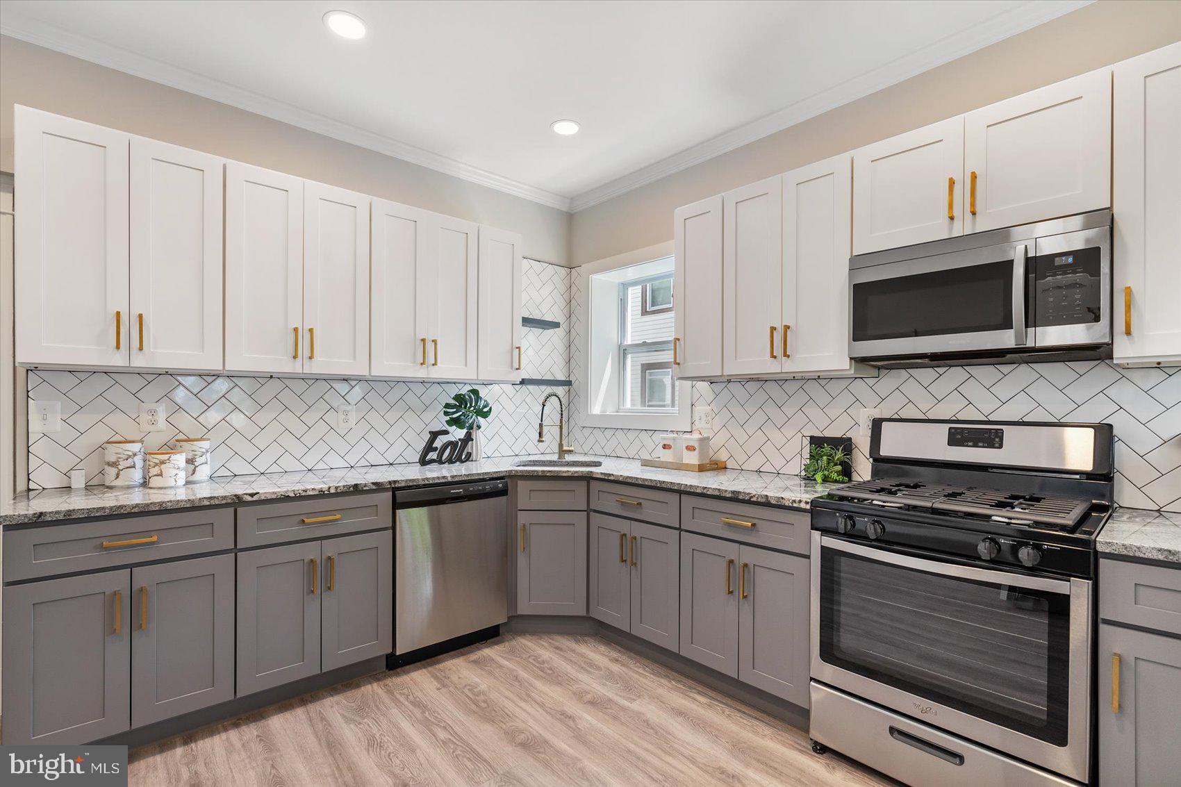 GARWYN OAKS - Residential