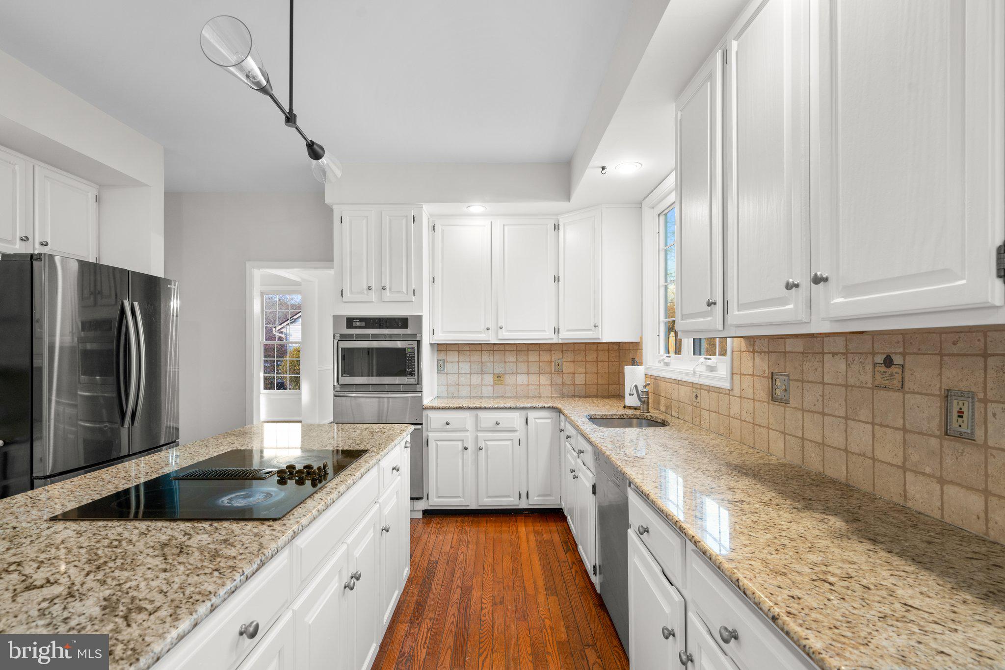 COLLEGE HILLS - Residential