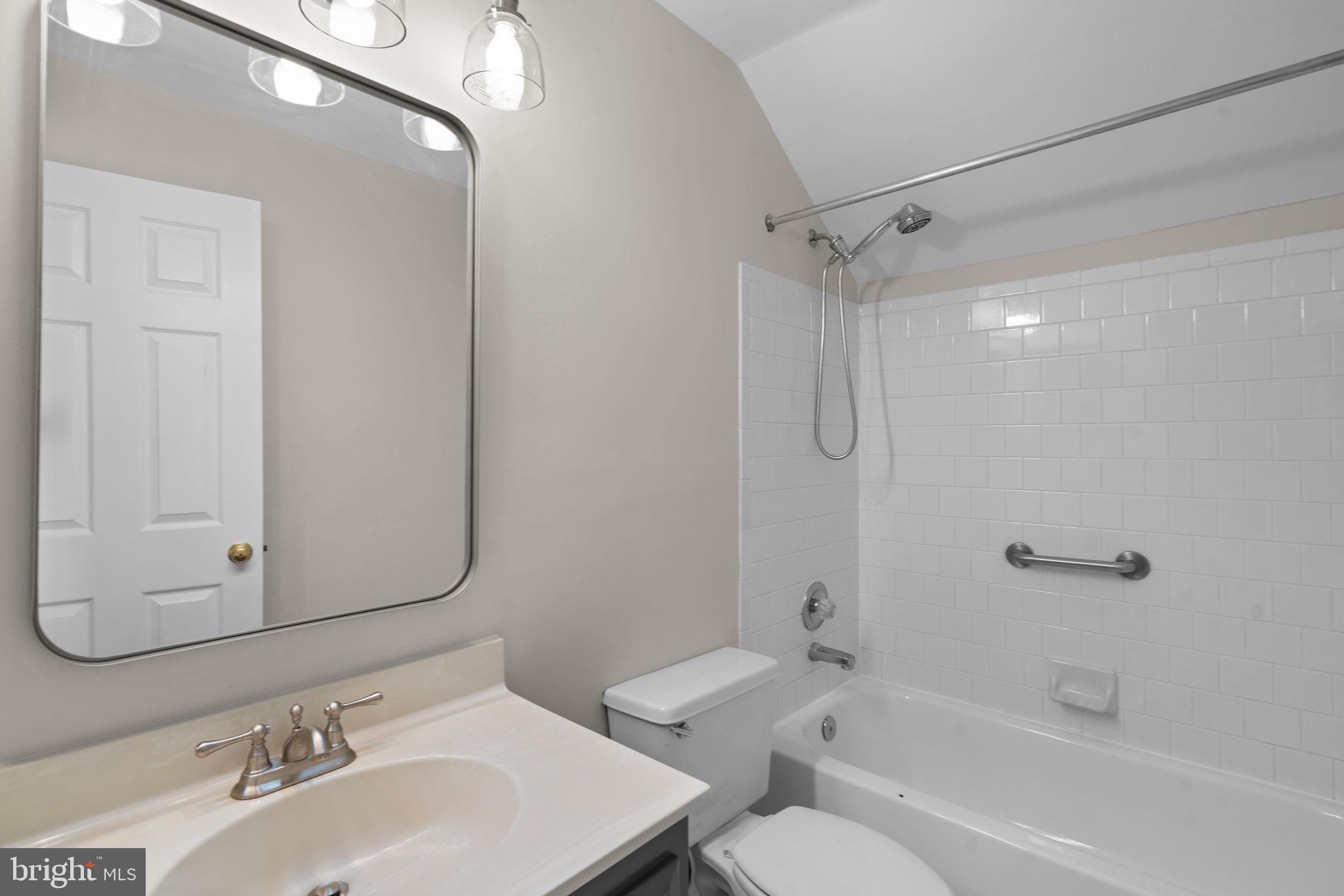 COLLEGE HILLS - Residential