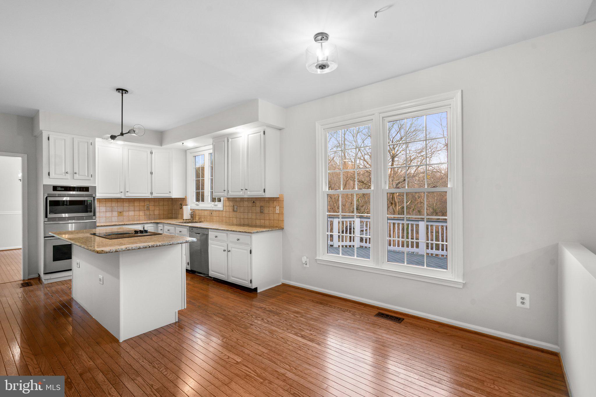 COLLEGE HILLS - Residential