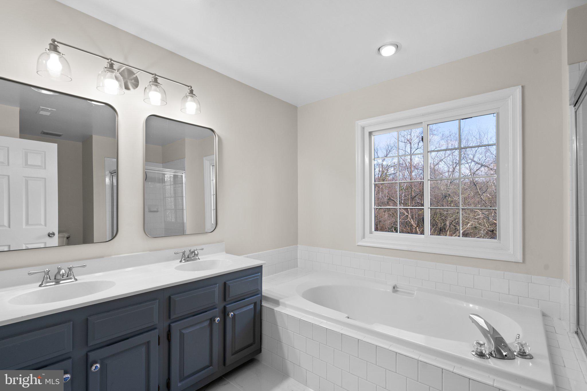 COLLEGE HILLS - Residential