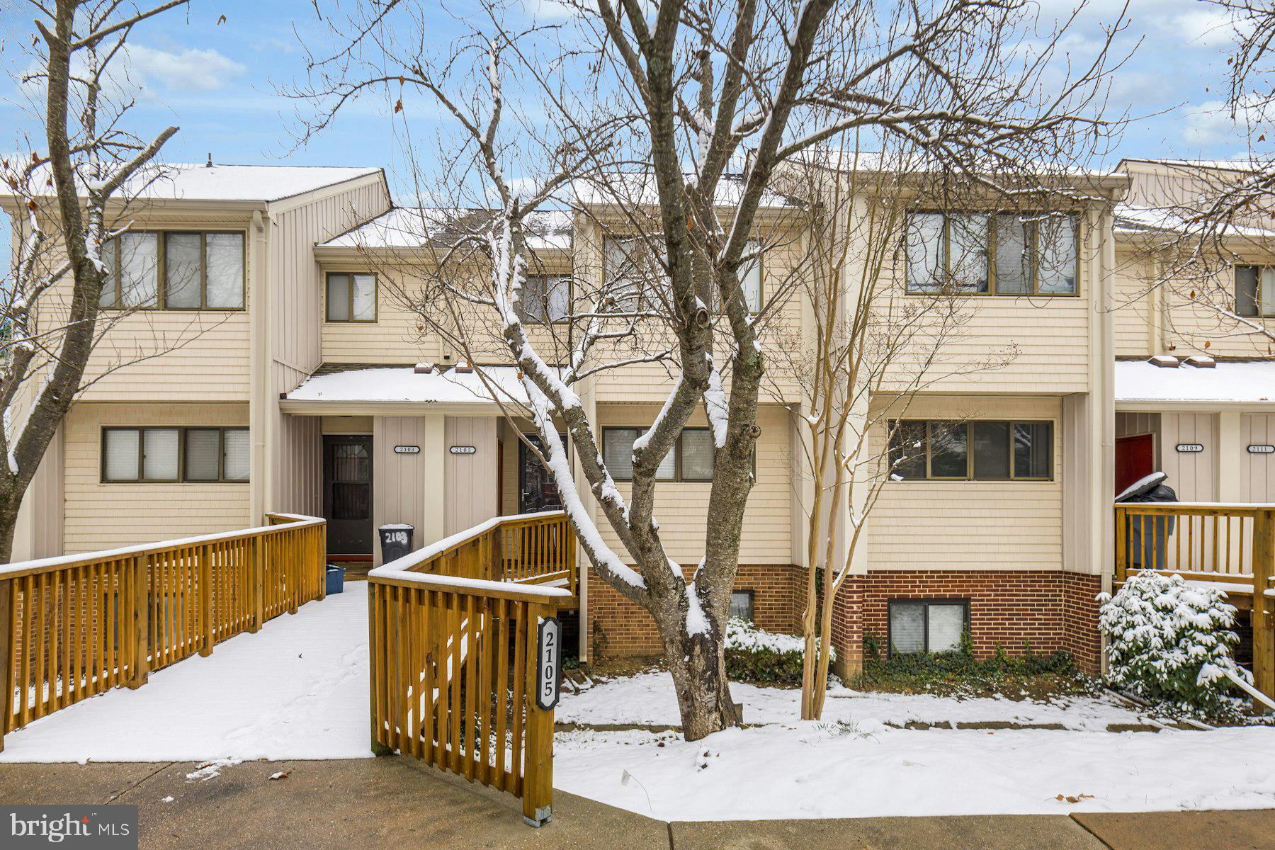 2105 OLD LANDING WAY