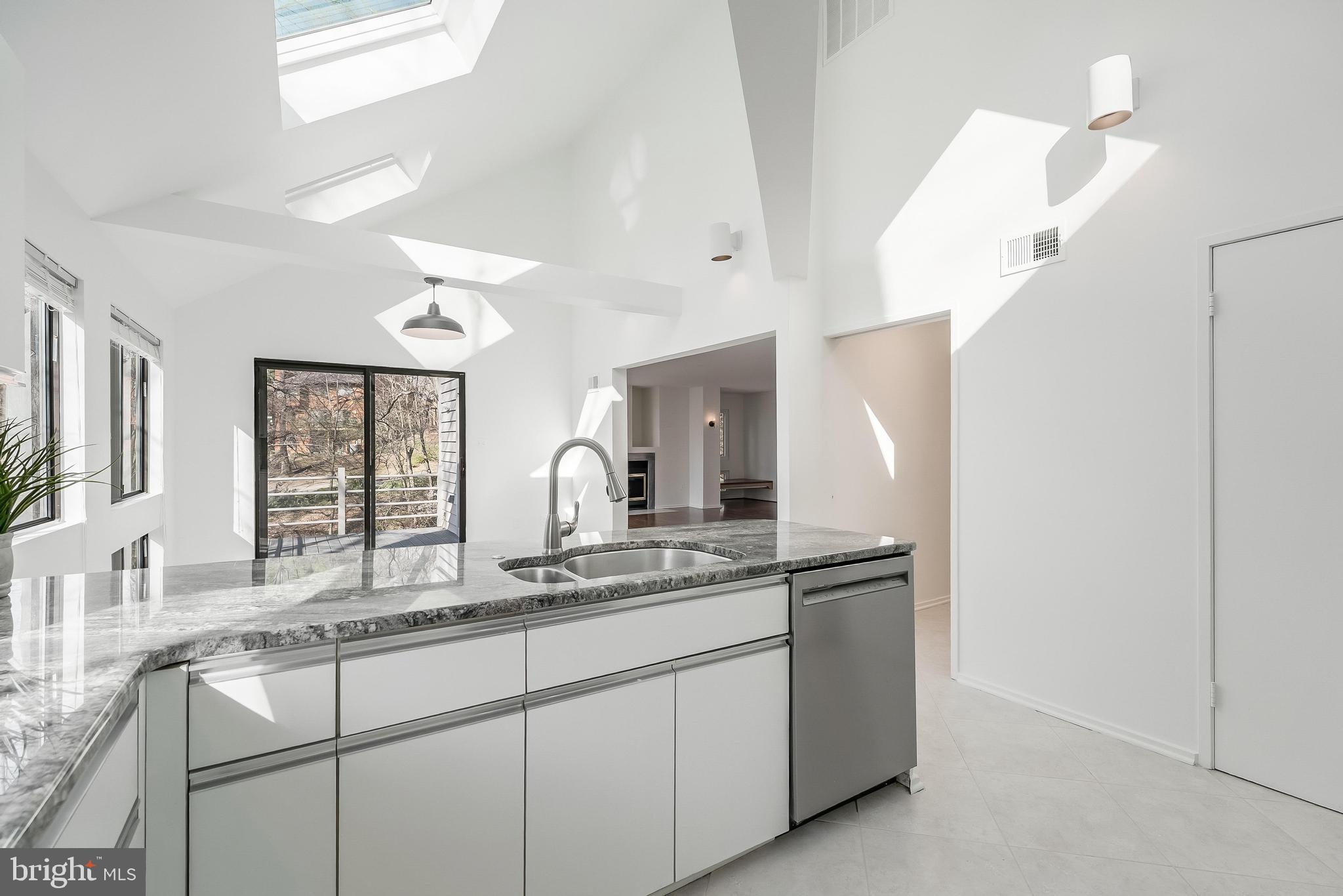 RESTON - Residential